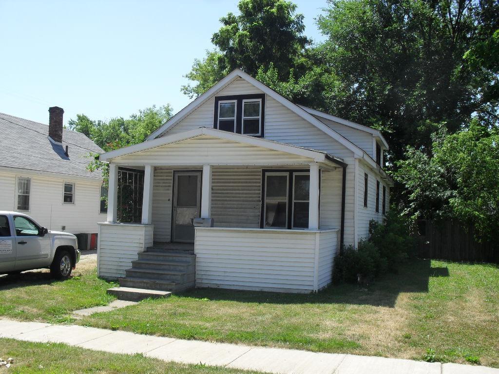 Photo 1 of 2 of 142 E Belvidere Avenue house