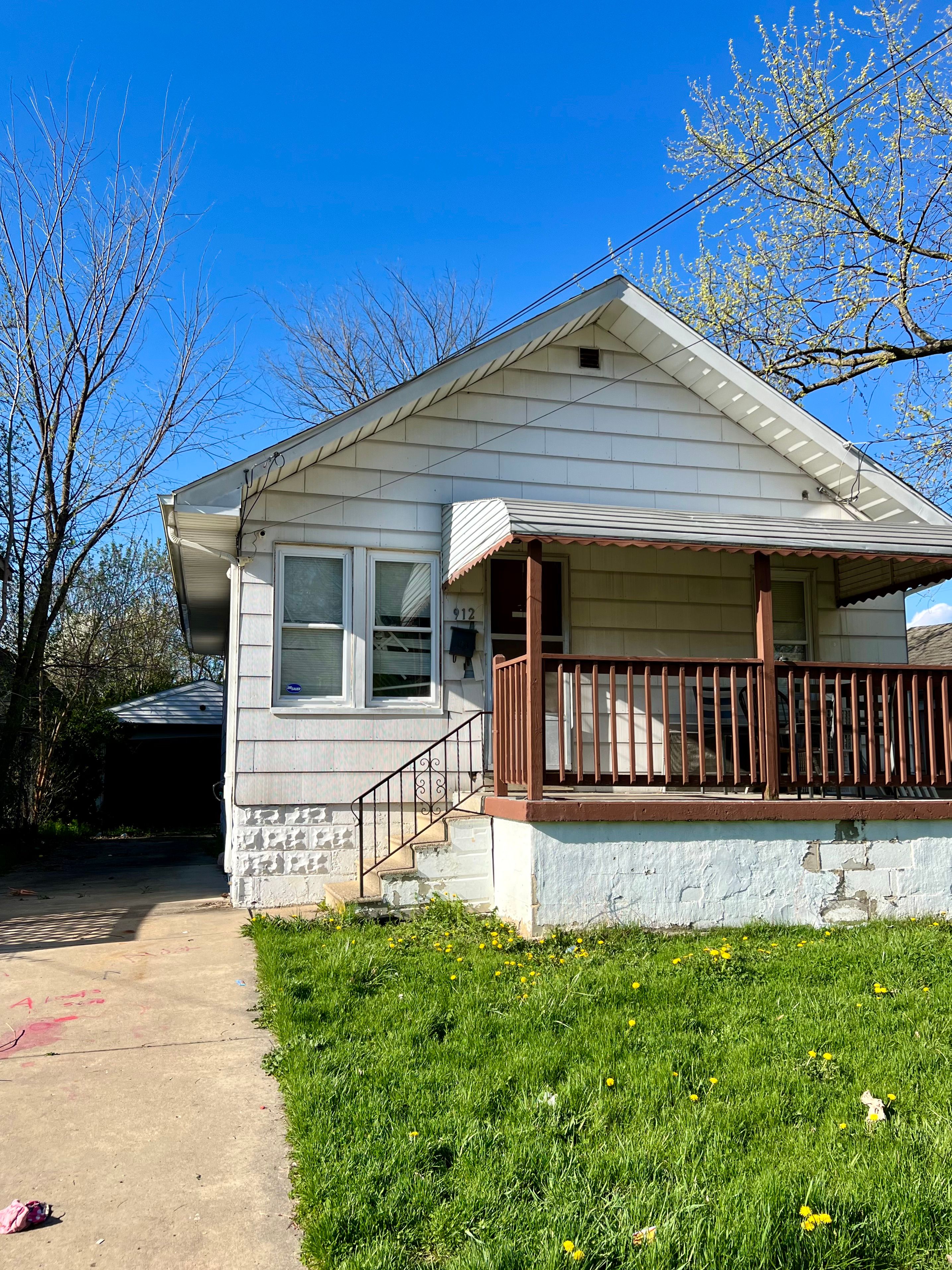 Photo 2 of 12 of 912 PETTIBONE Avenue house