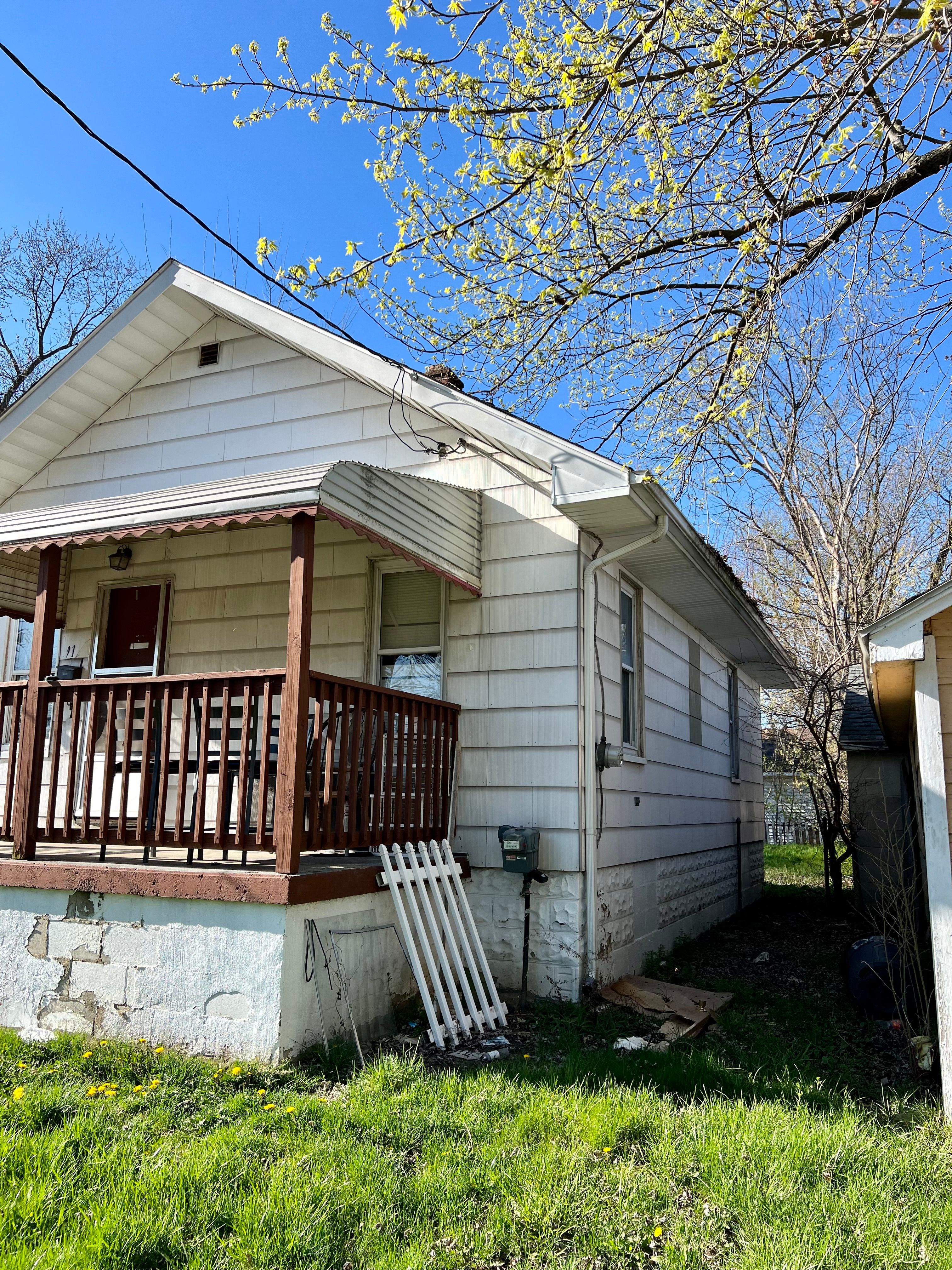 Photo 5 of 12 of 912 PETTIBONE Avenue house