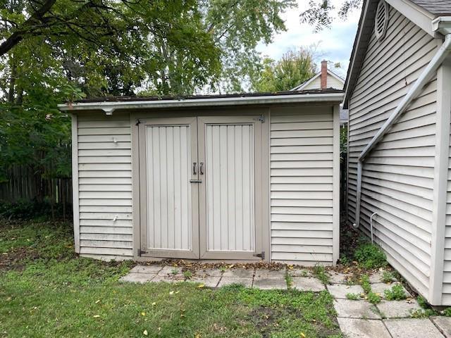 Photo 3 of 15 of 108 S Hazelton Street house