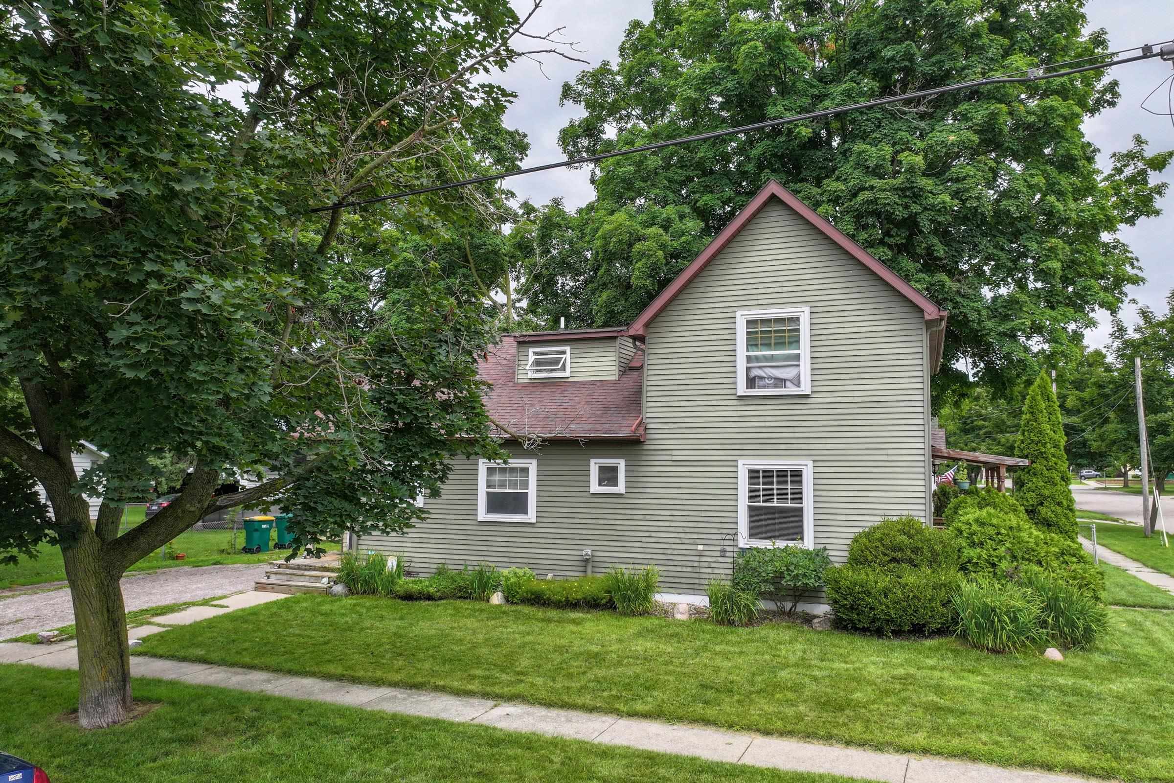 Photo 4 of 23 of 124 S Beech St Street house