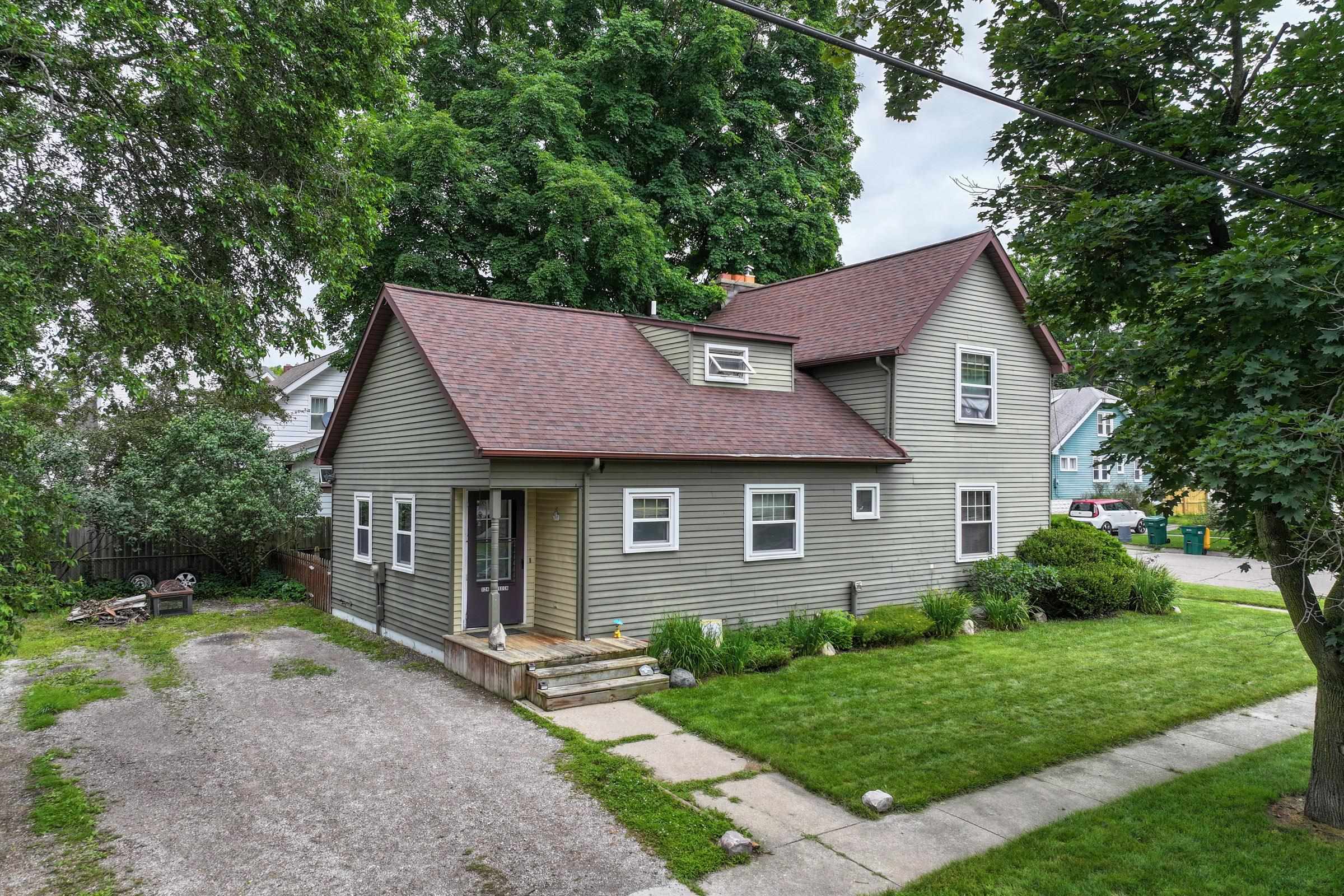 Photo 5 of 23 of 124 S Beech St Street house