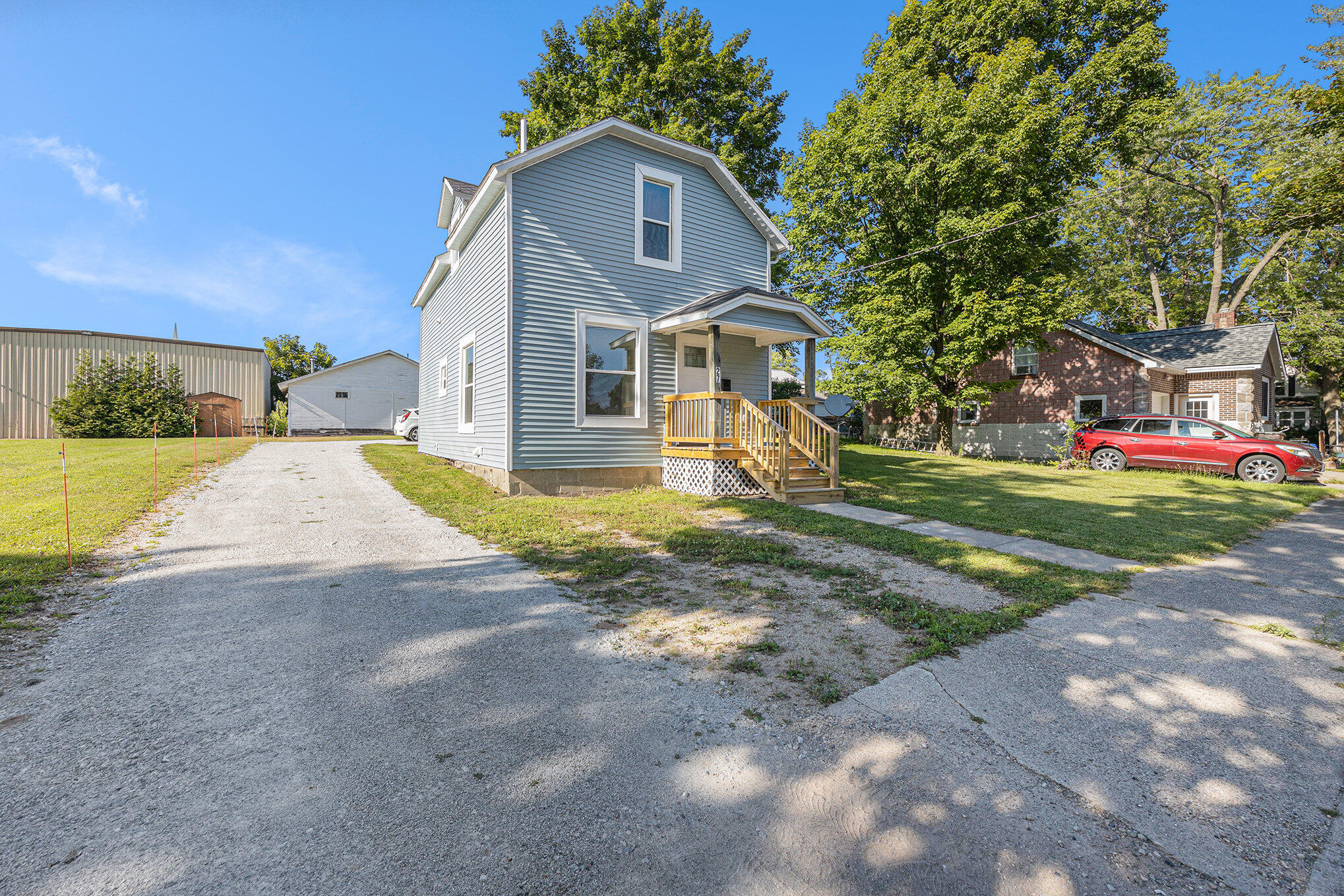 Photo 4 of 25 of 27 E Maple Street house