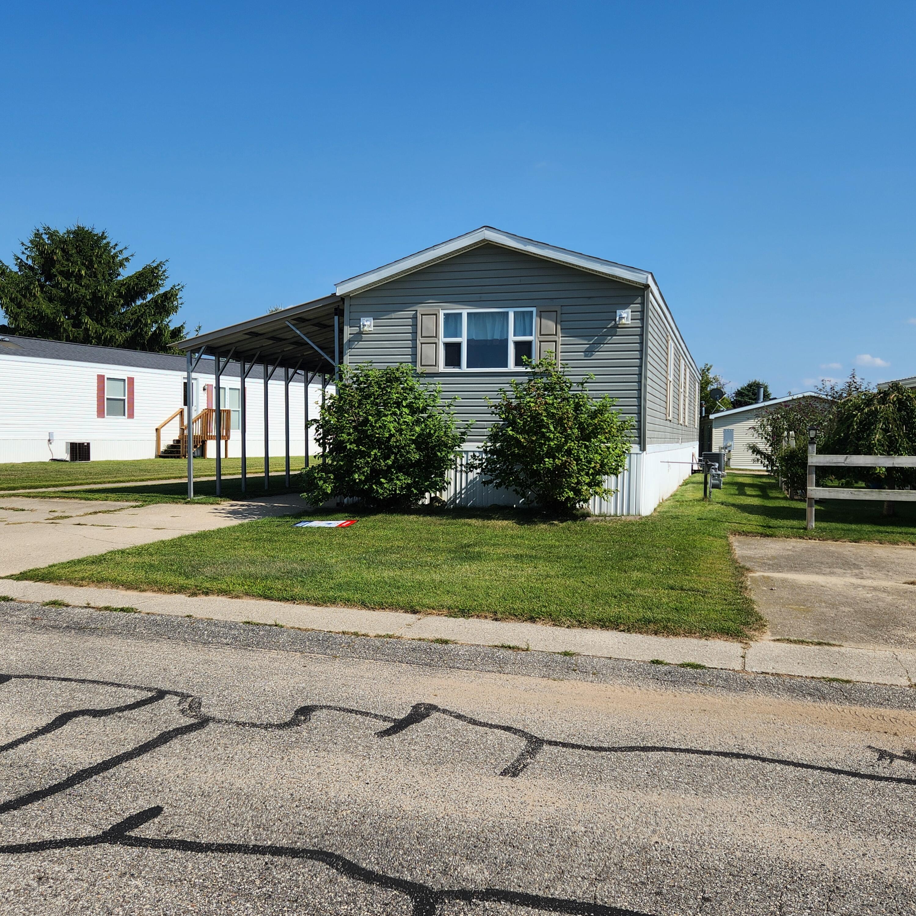 Photo 4 of 20 of 1318 Windridge Lane mobile home