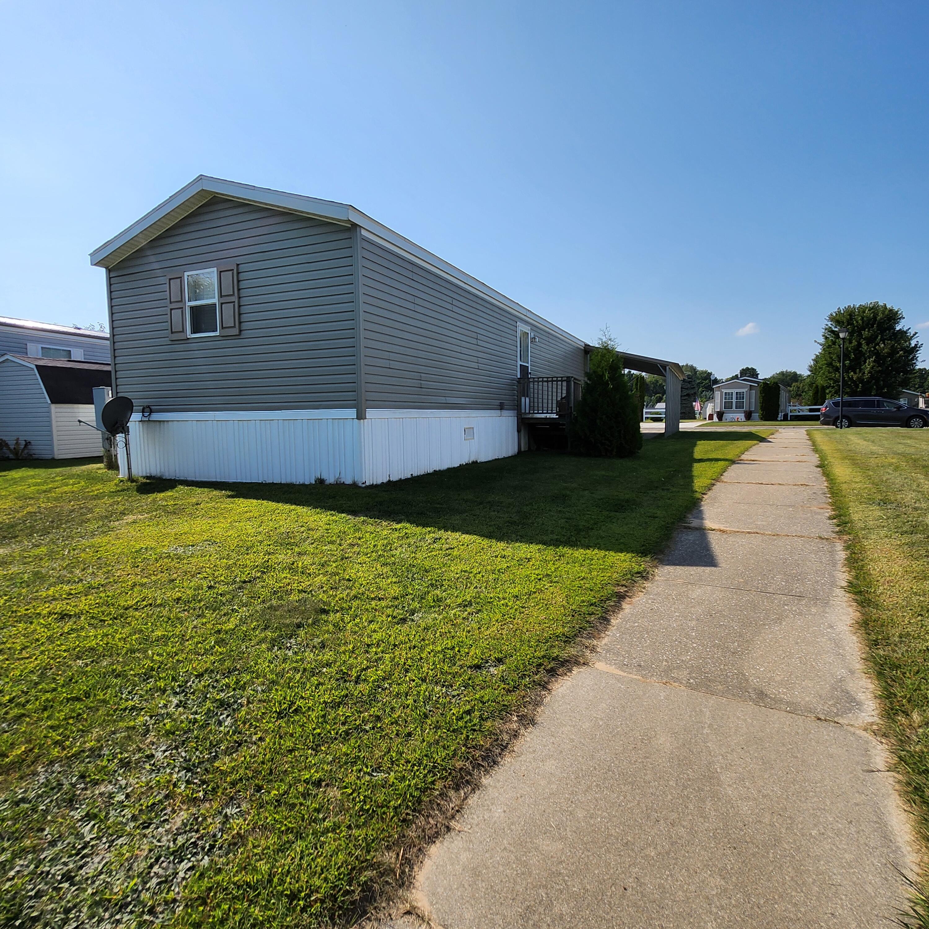 Photo 5 of 20 of 1318 Windridge Lane mobile home