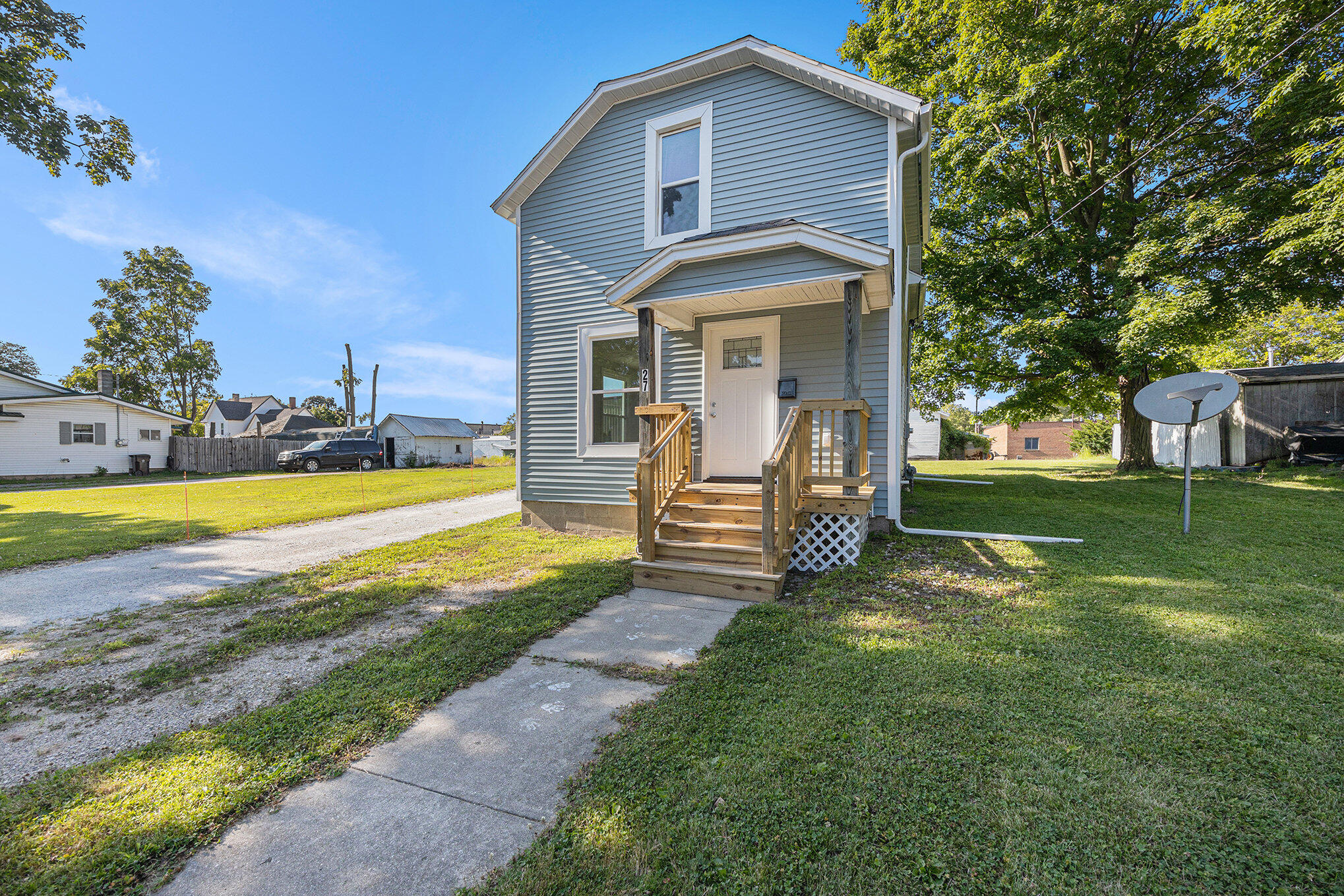 Photo 1 of 25 of 27 E Maple Street house