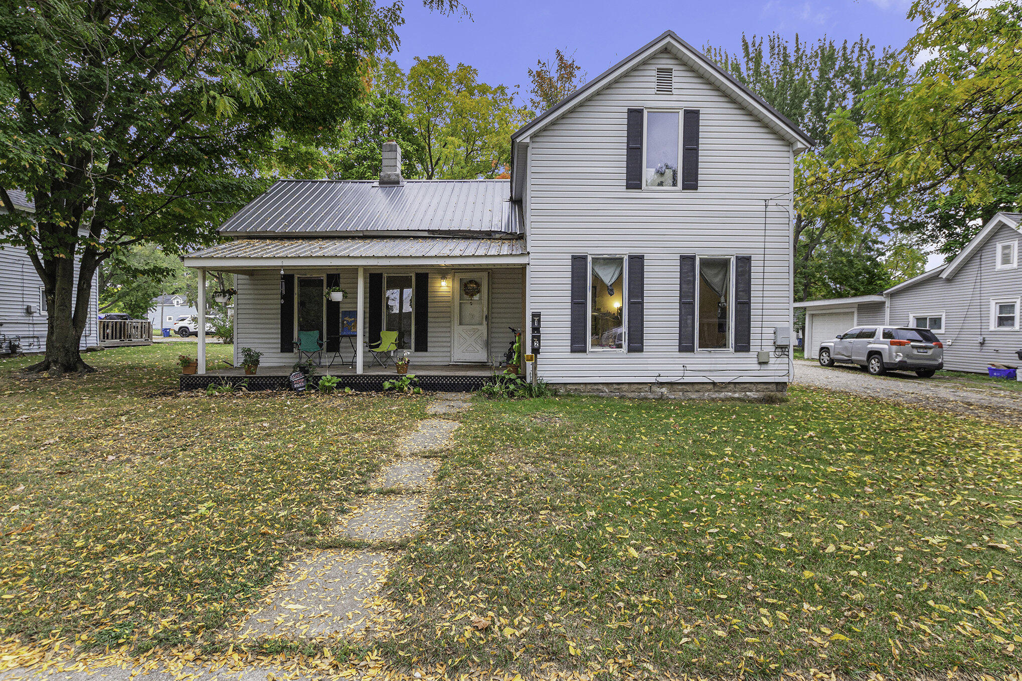 Photo 2 of 26 of 210 S Division Avenue house