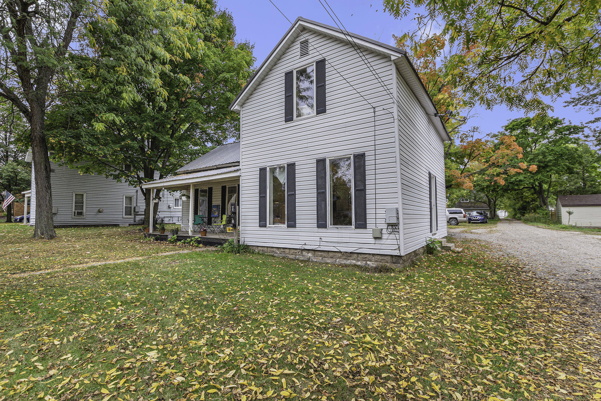 Photo 4 of 26 of 210 S Division Avenue house