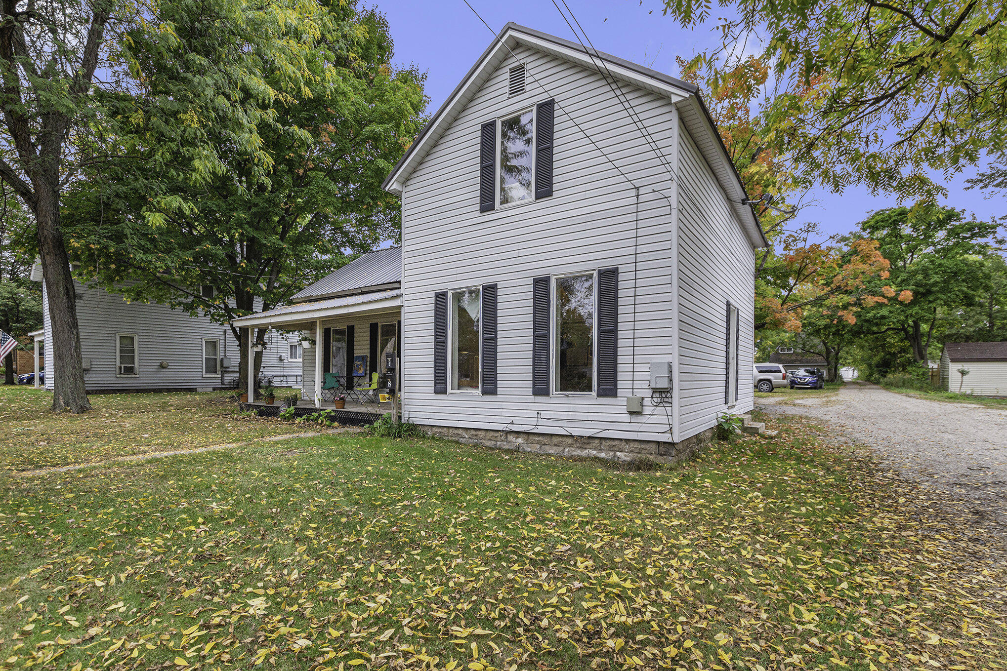 Photo 5 of 26 of 210 S Division Avenue house