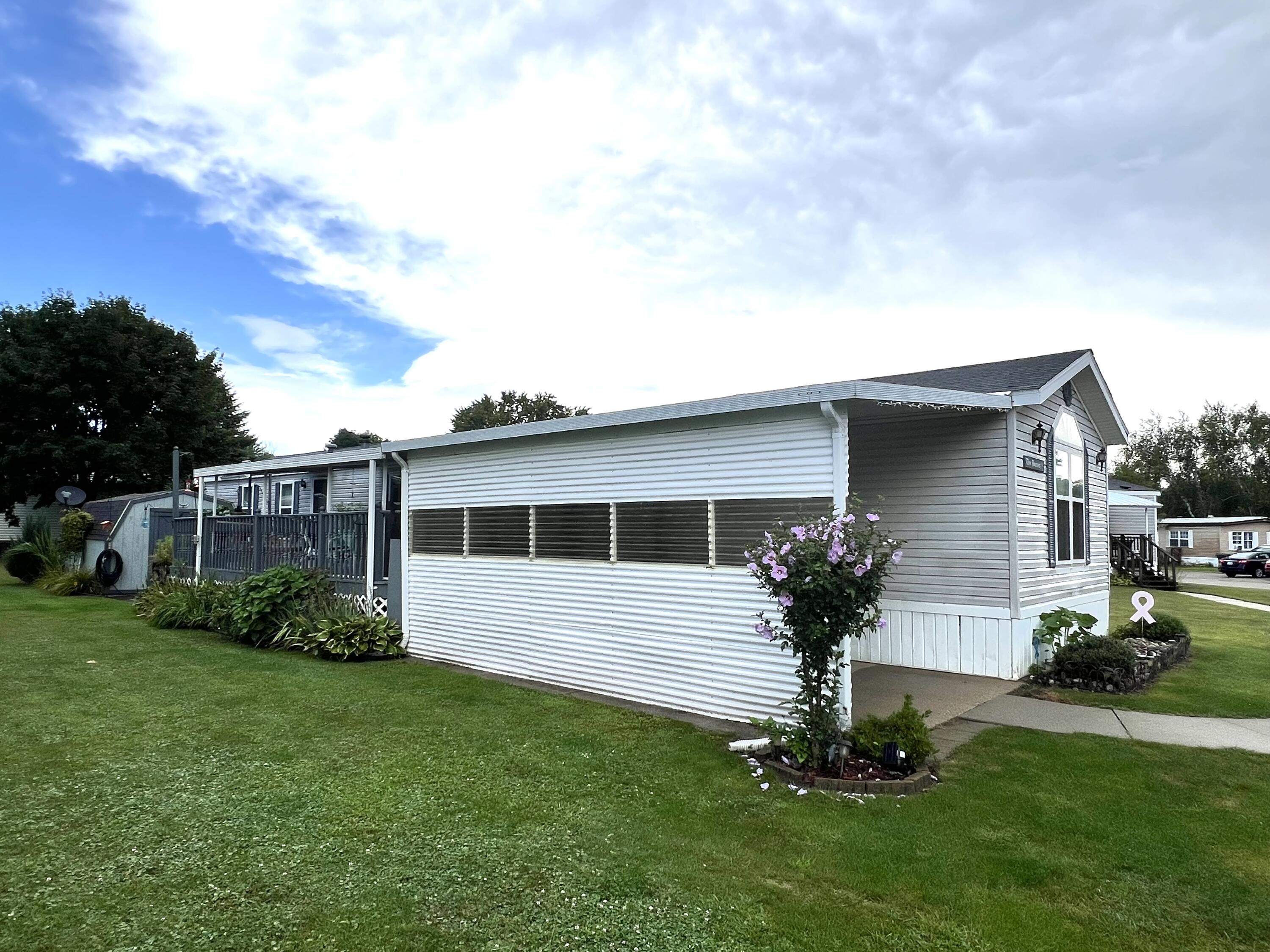 Photo 4 of 31 of 323 Sunflower Lane mobile home