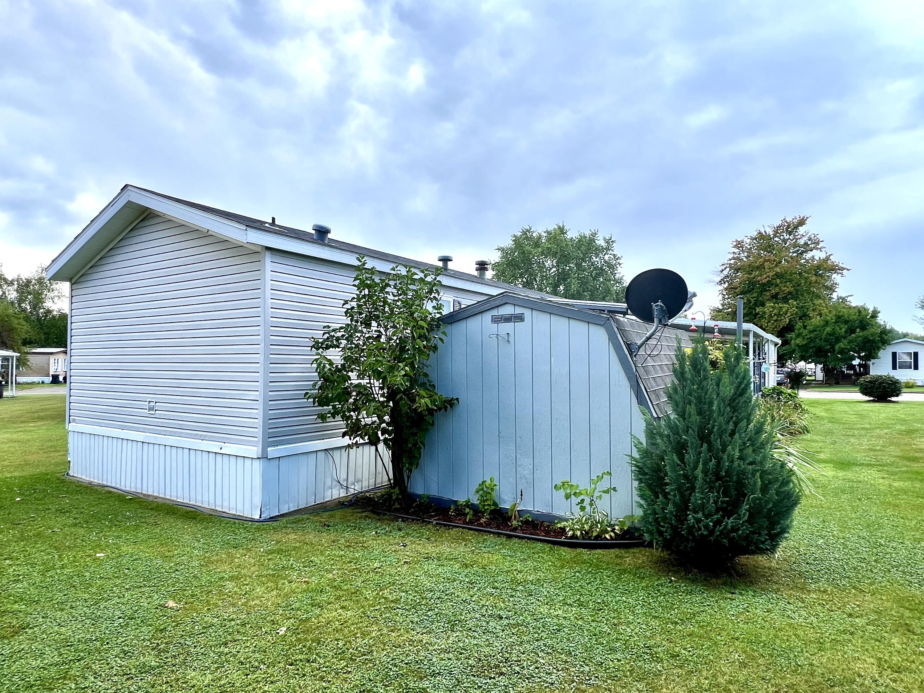 Photo 5 of 31 of 323 Sunflower Lane mobile home