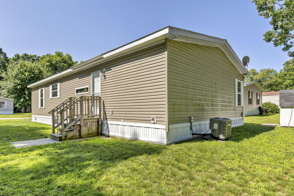 Photo 19 of 20 of 13568 Springbrook Drive mobile home