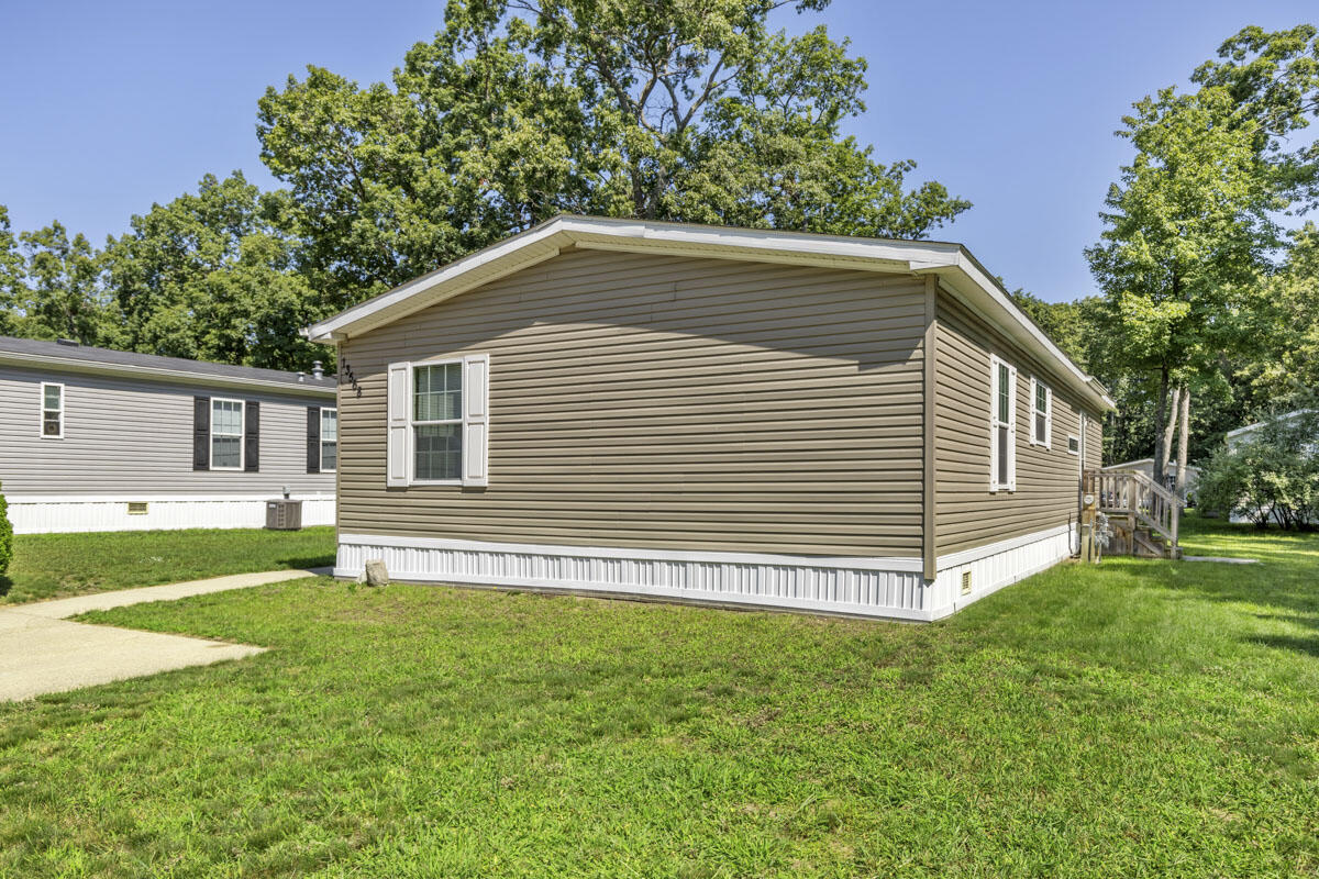 Photo 3 of 20 of 13568 Springbrook Drive mobile home