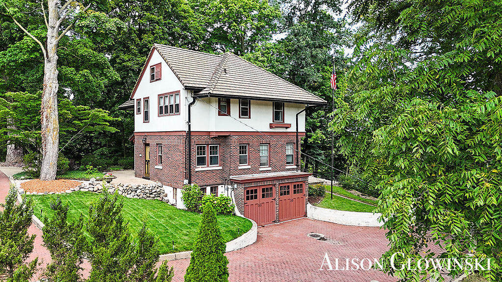 Photo 3 of 42 of 1349 Bridge Street NW house