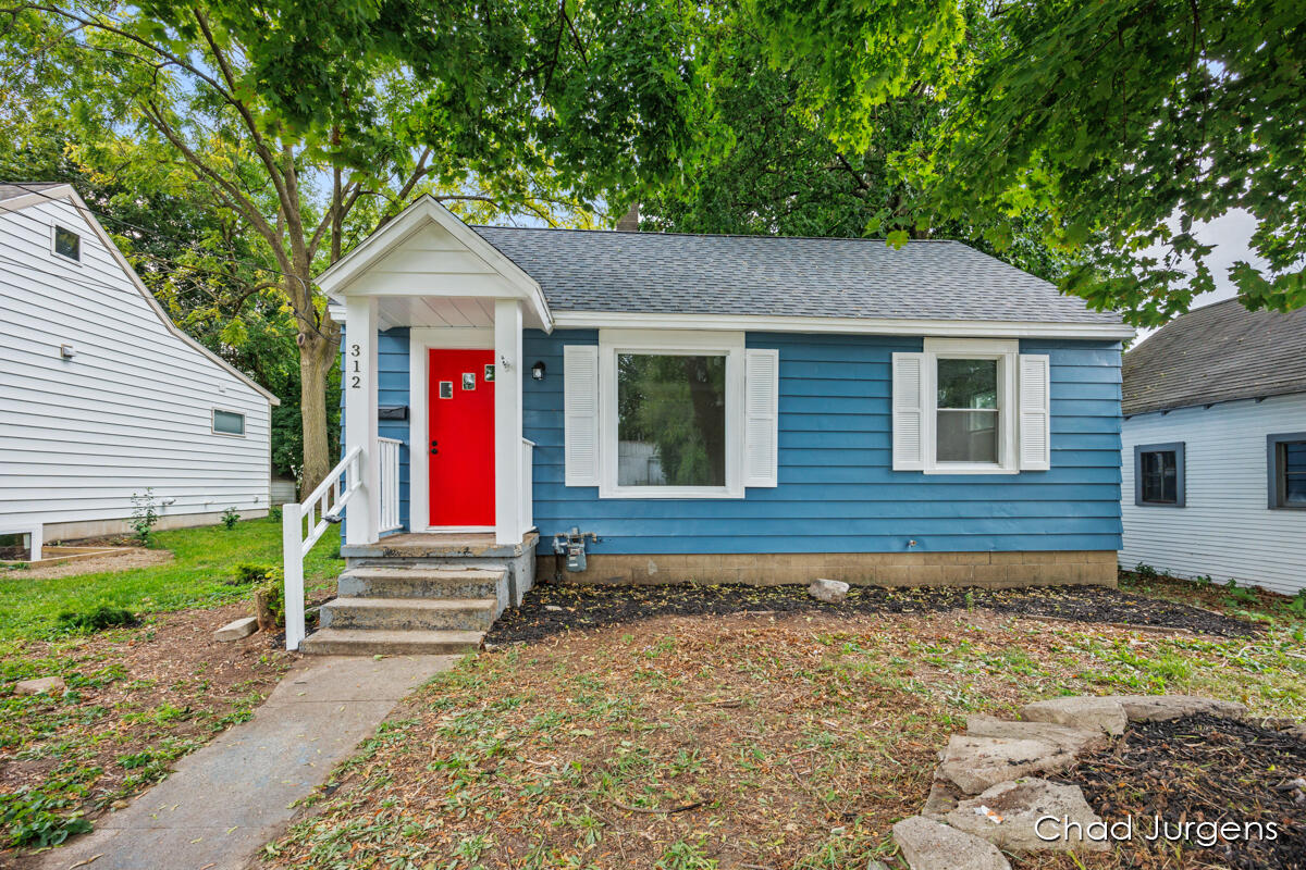 Photo 1 of 19 of 312 Coldbrook Street NE house