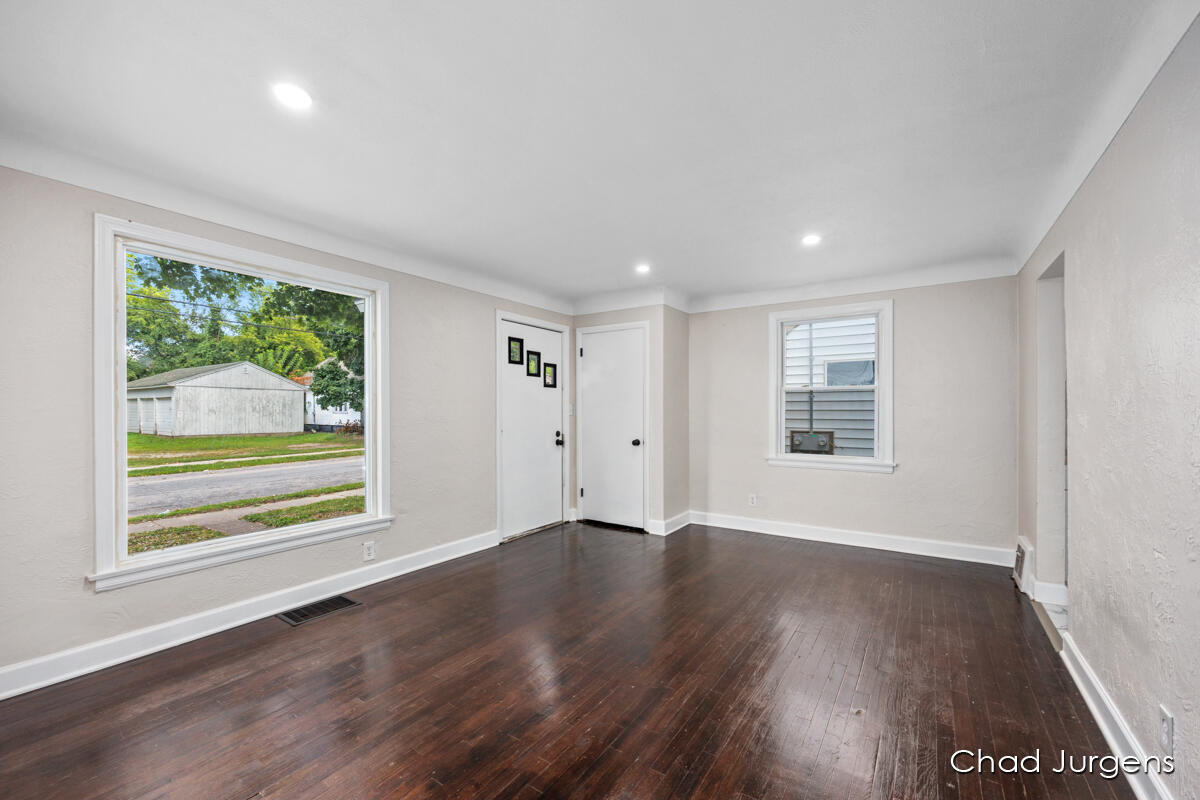 Photo 5 of 19 of 312 Coldbrook Street NE house