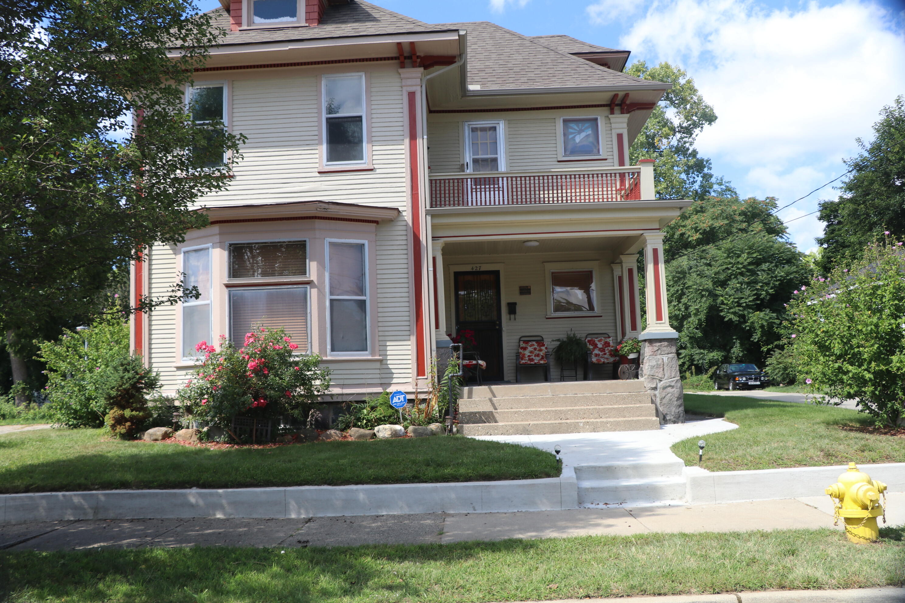 Photo 1 of 30 of 427 James Avenue SE house