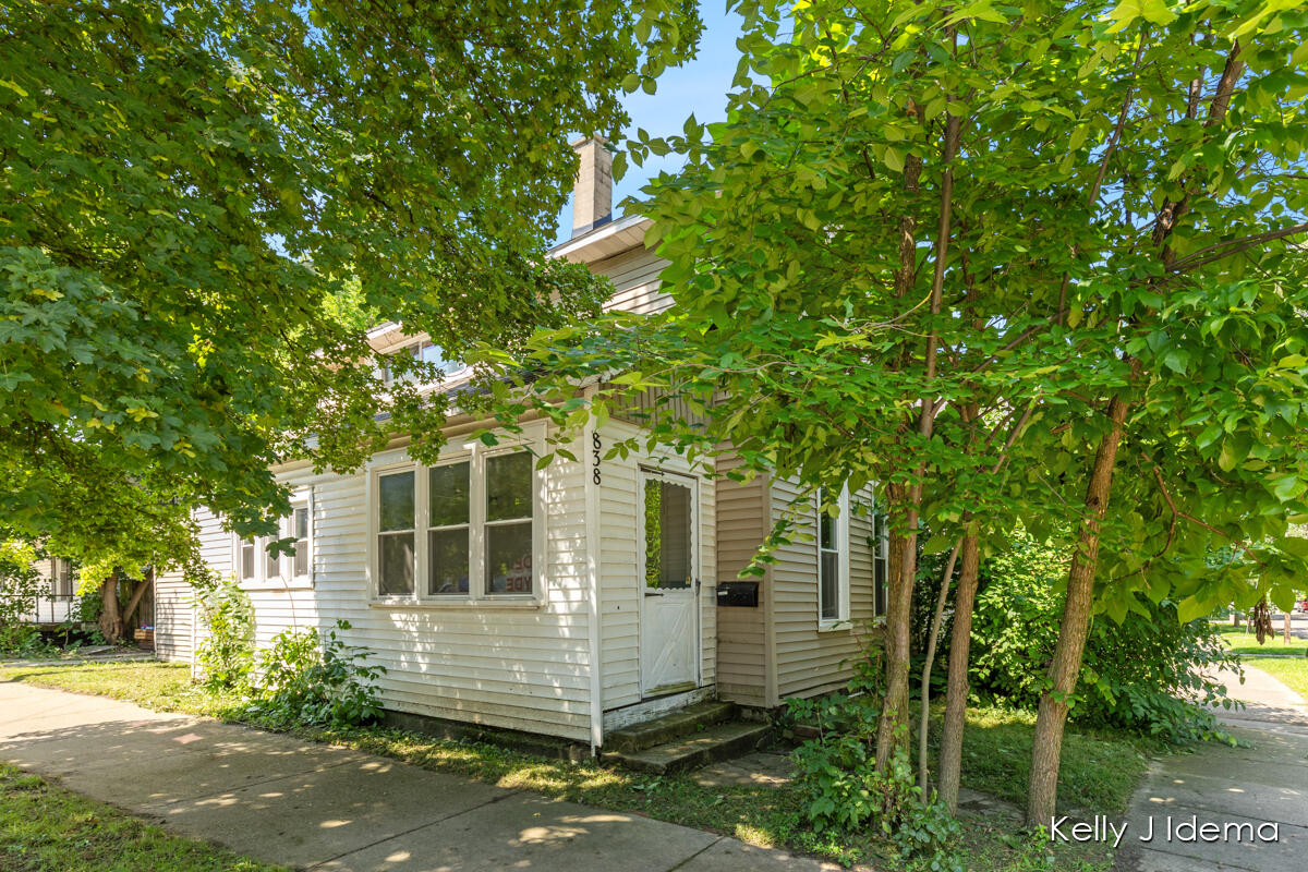 Photo 3 of 20 of 838 Veto Street NW house