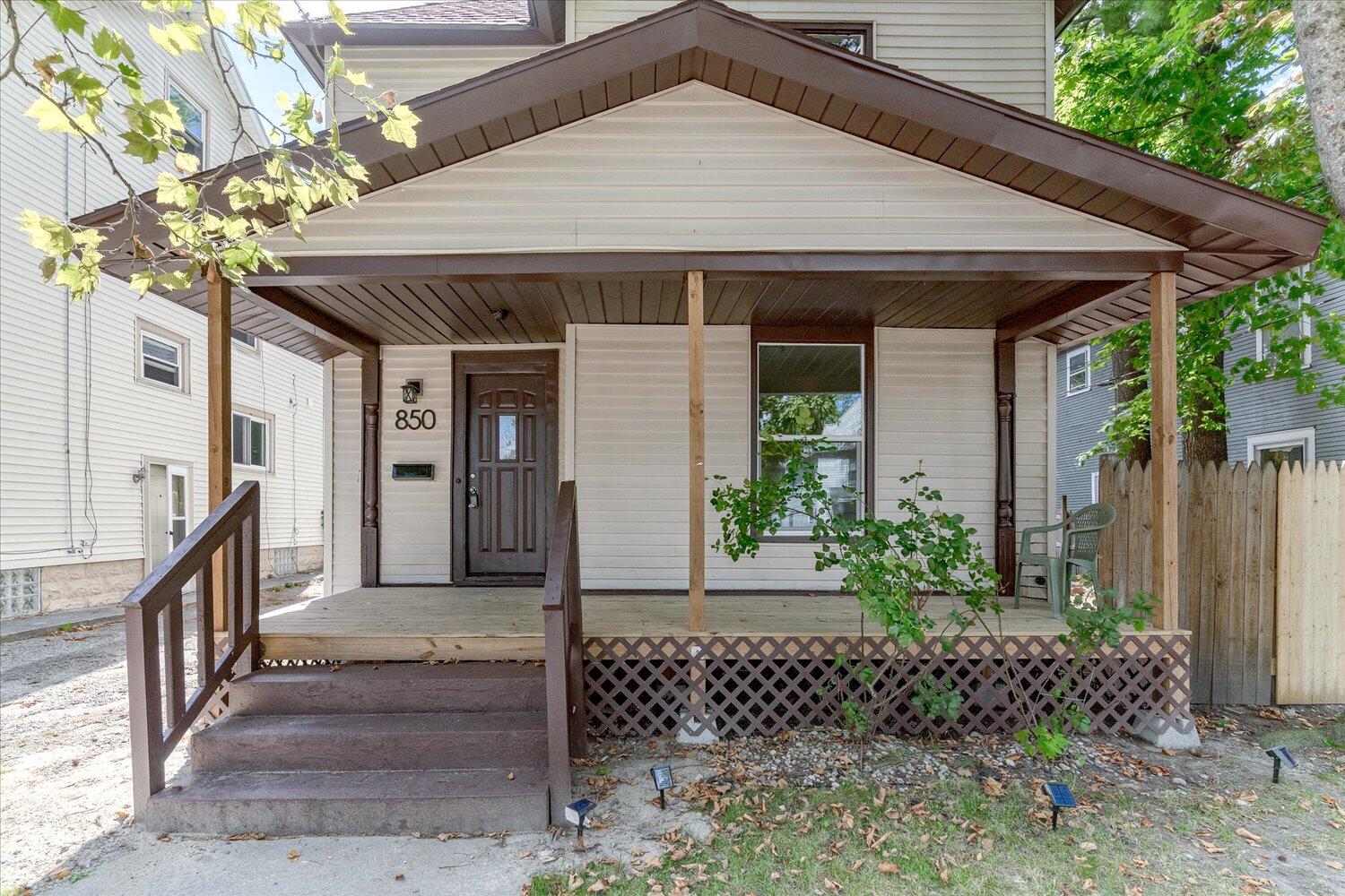 Photo 3 of 26 of 850 Worden Street SE house