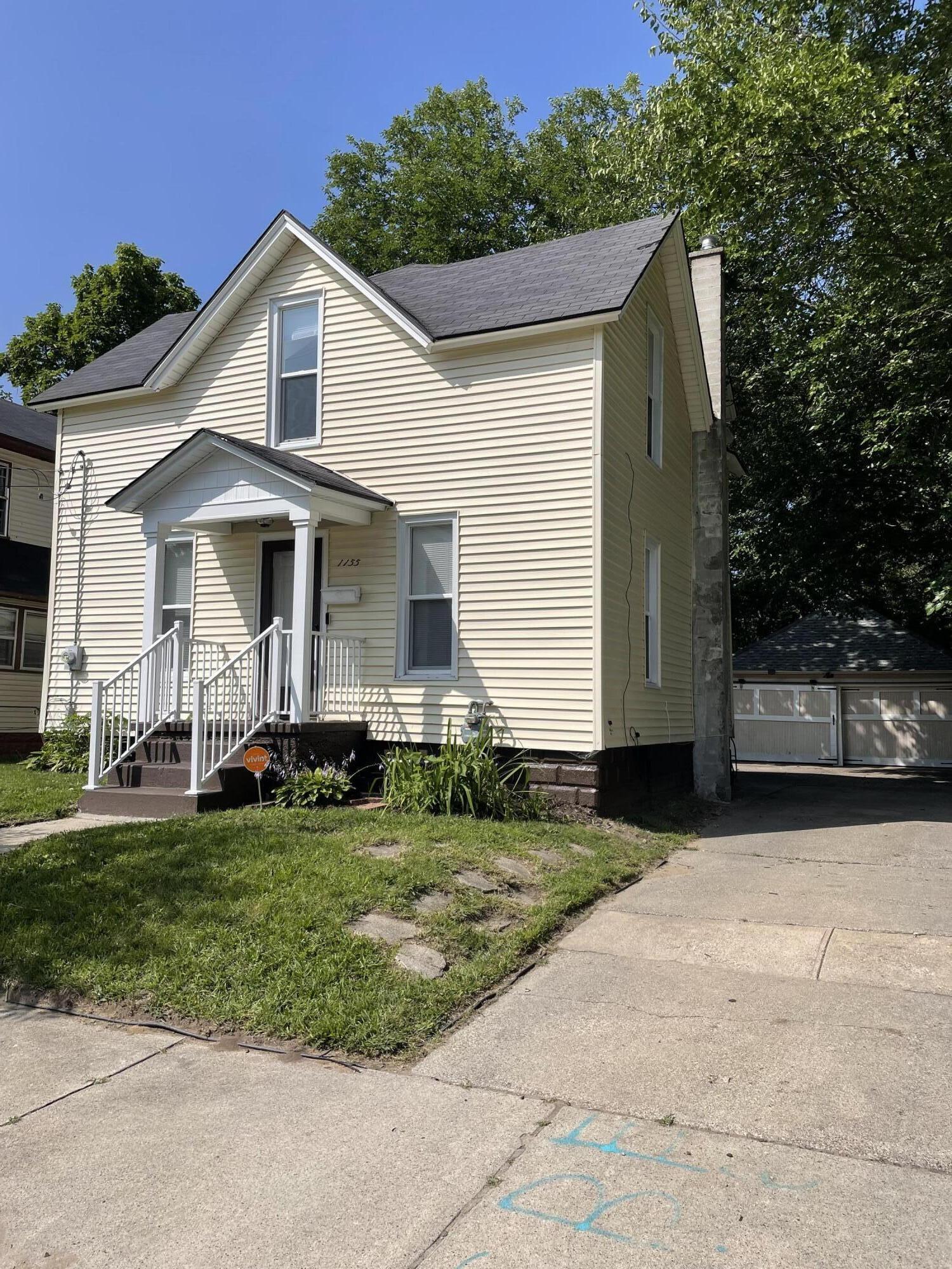 Photo 2 of 29 of 1155 Marshall Avenue SE house