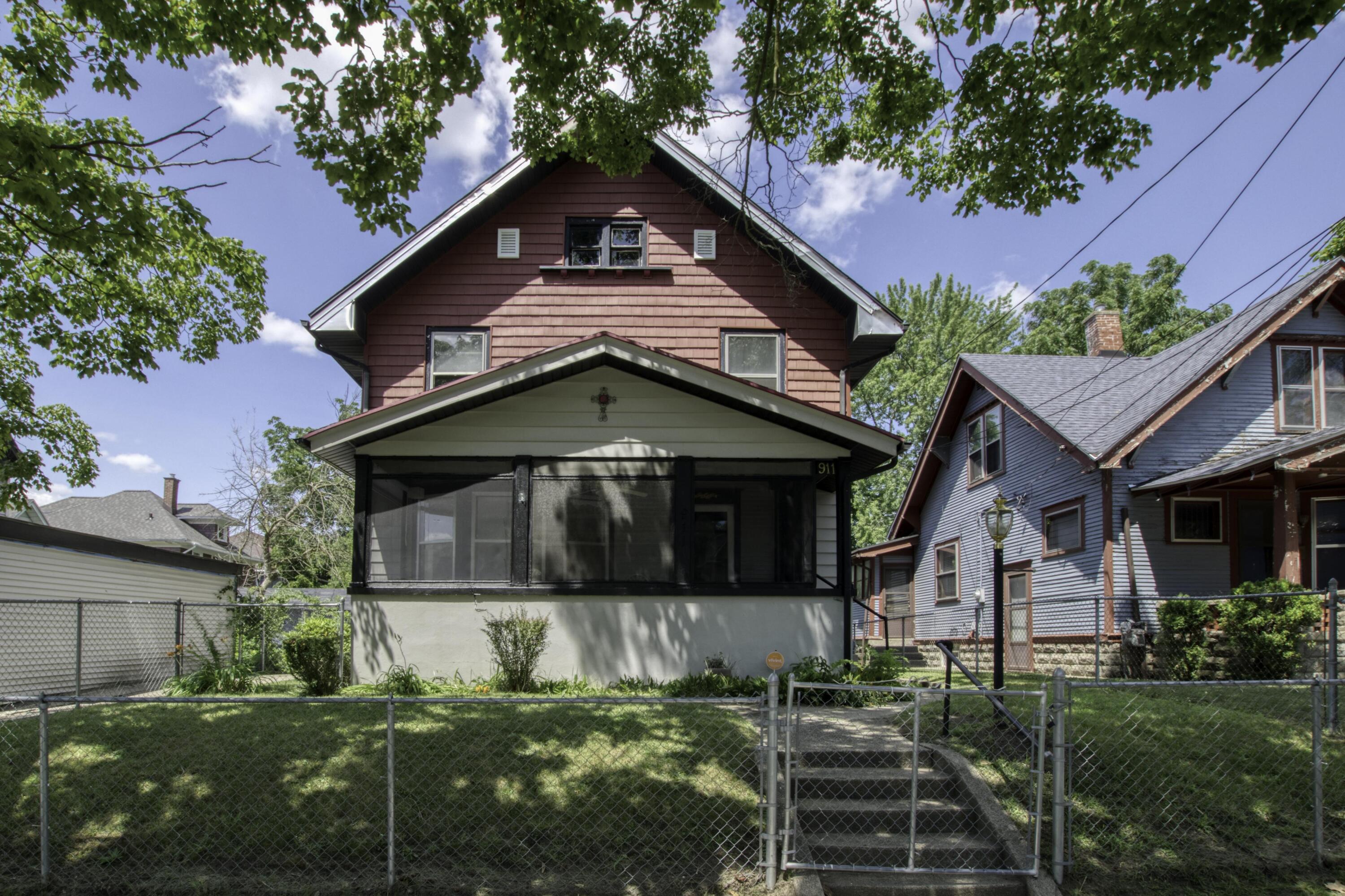 Photo 2 of 30 of 911 Prince Street SE house