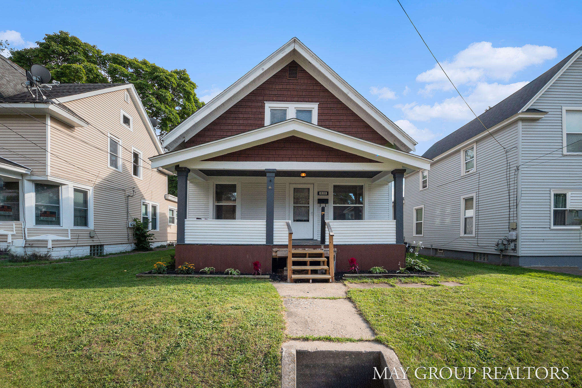 Photo 1 of 39 of 830 Oakhill Street SE house