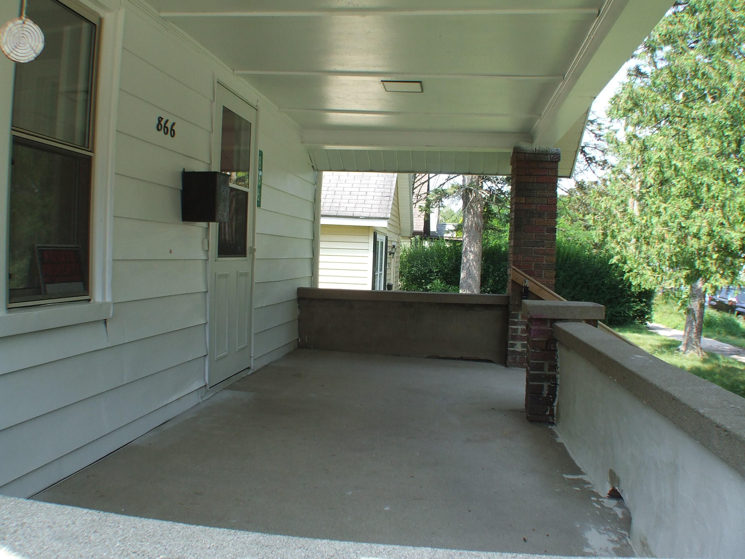 Photo 3 of 13 of 866 Griggs Street SE house