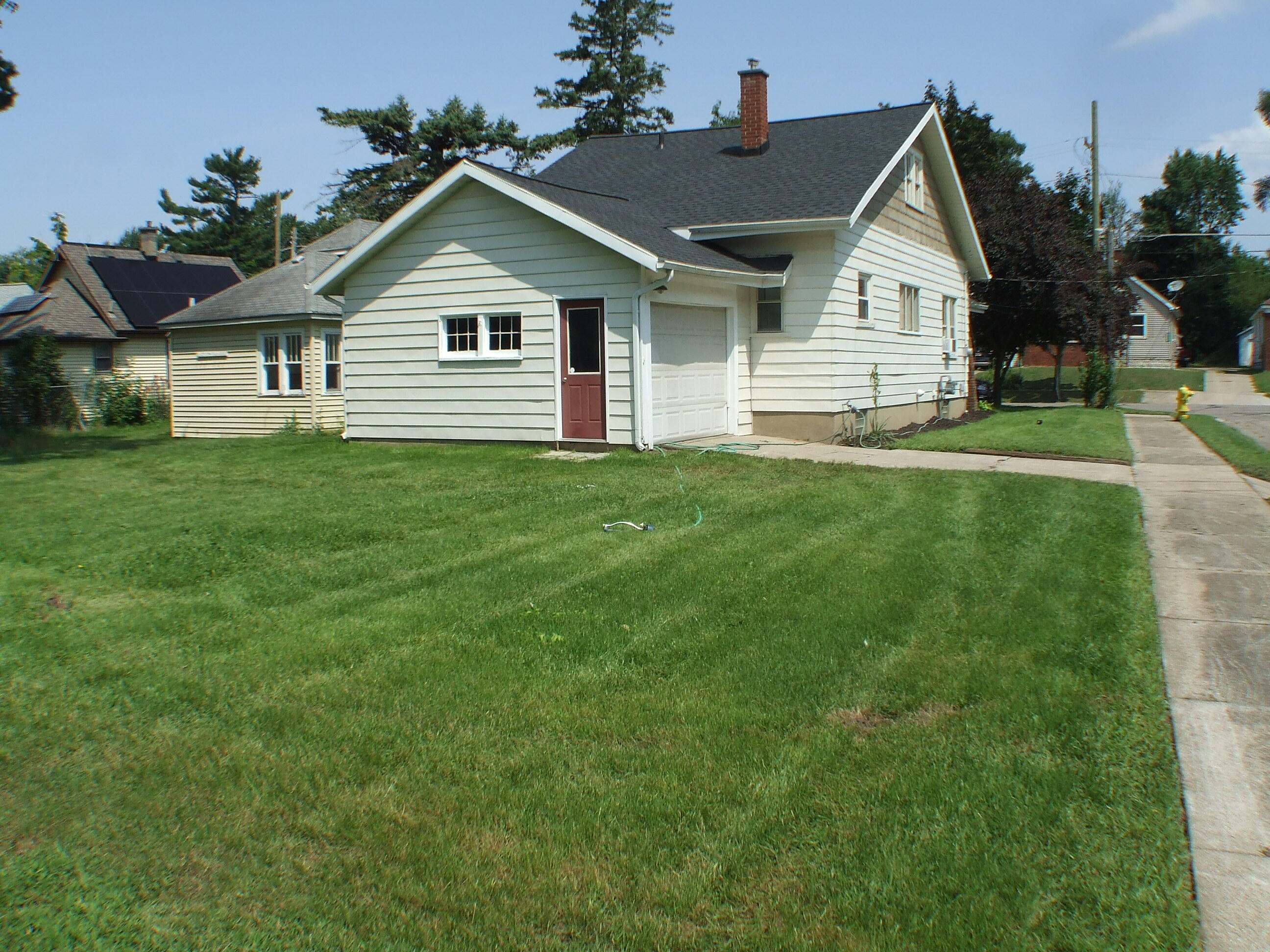 Photo 4 of 13 of 866 Griggs Street SE house