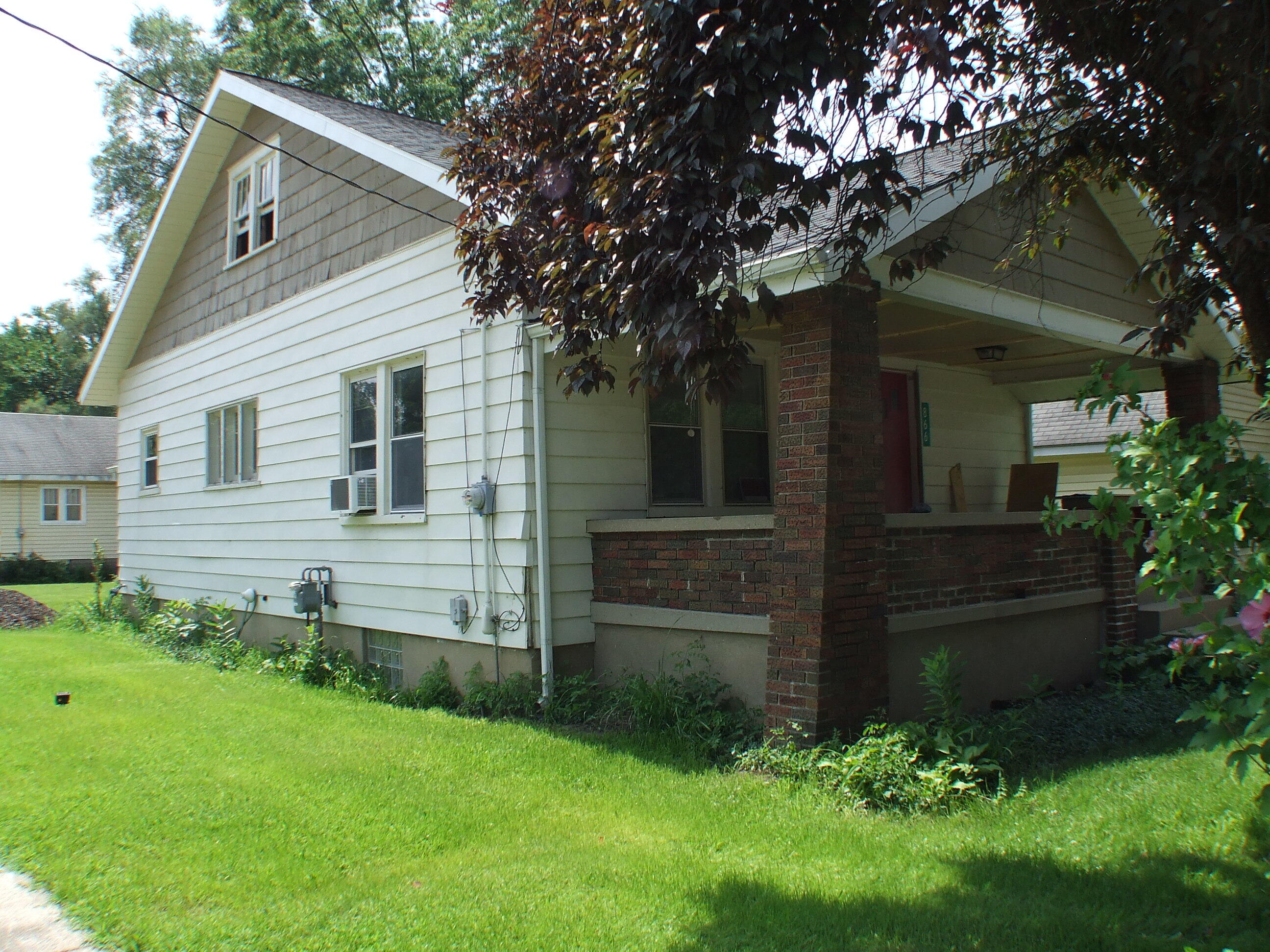 Photo 5 of 13 of 866 Griggs Street SE house