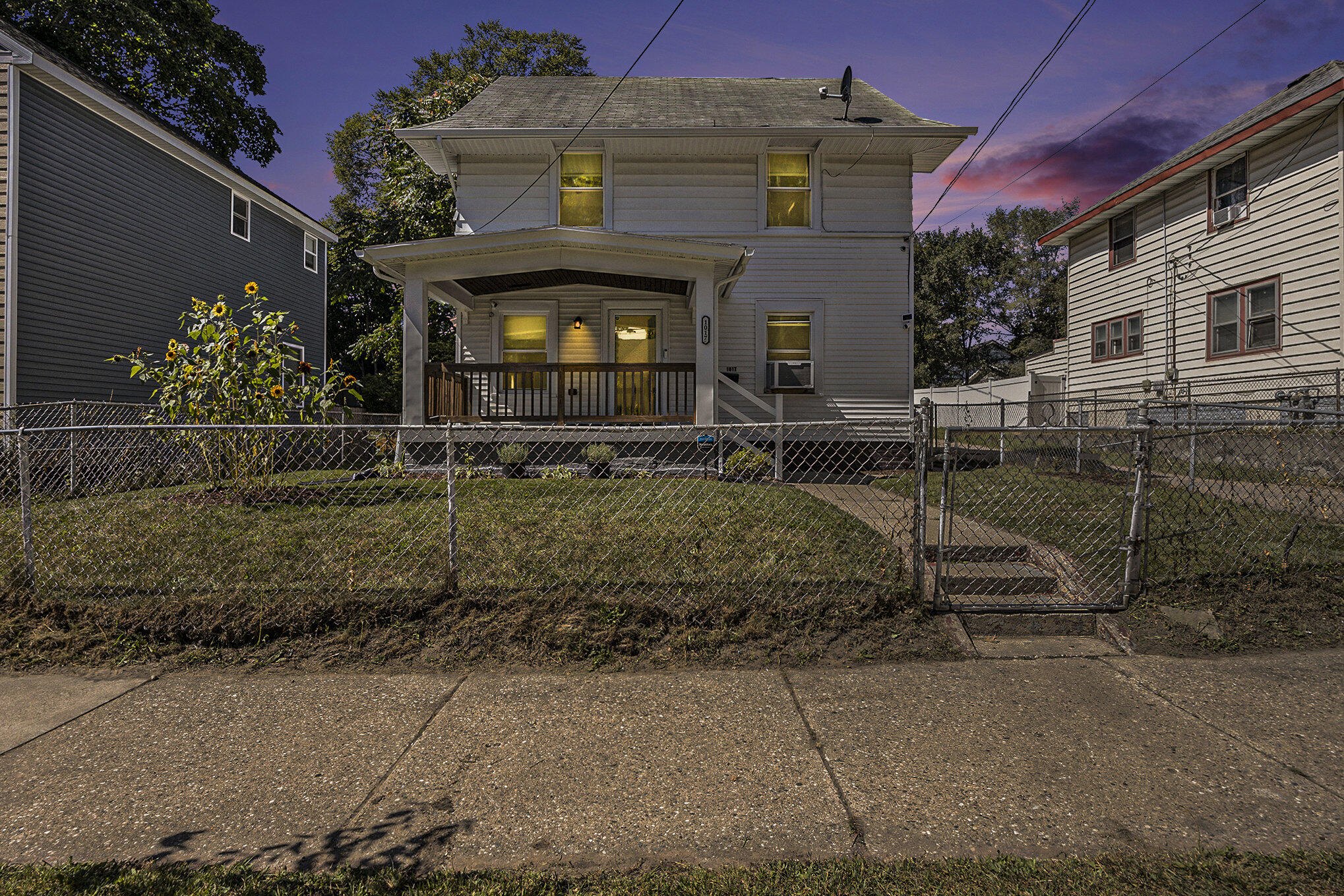 Photo 1 of 28 of 1017 Union Avenue SE house