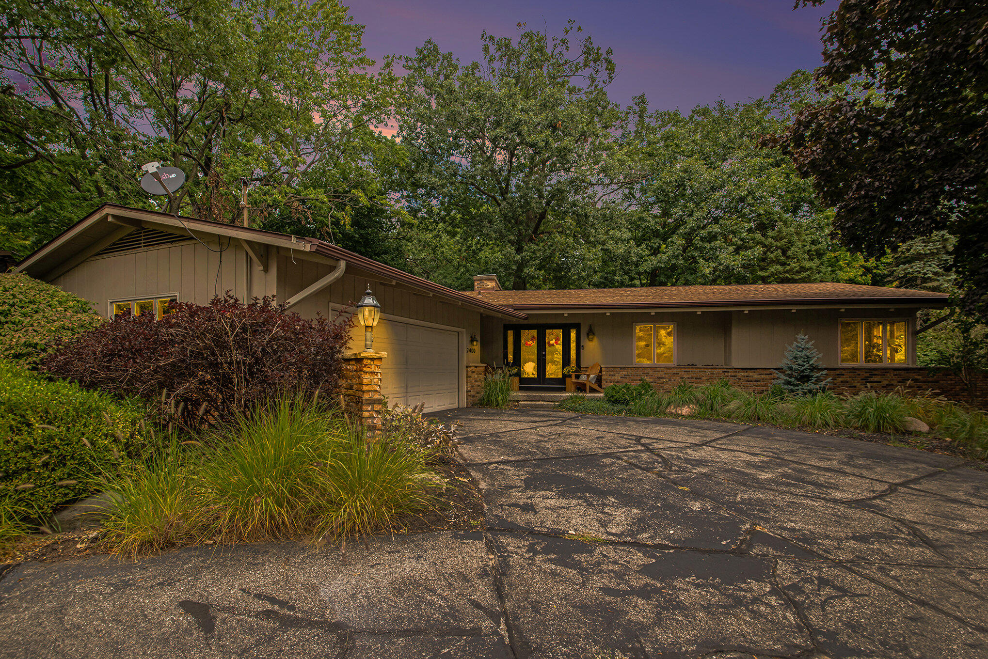 Photo 4 of 40 of 2400 Okemos Drive SE house