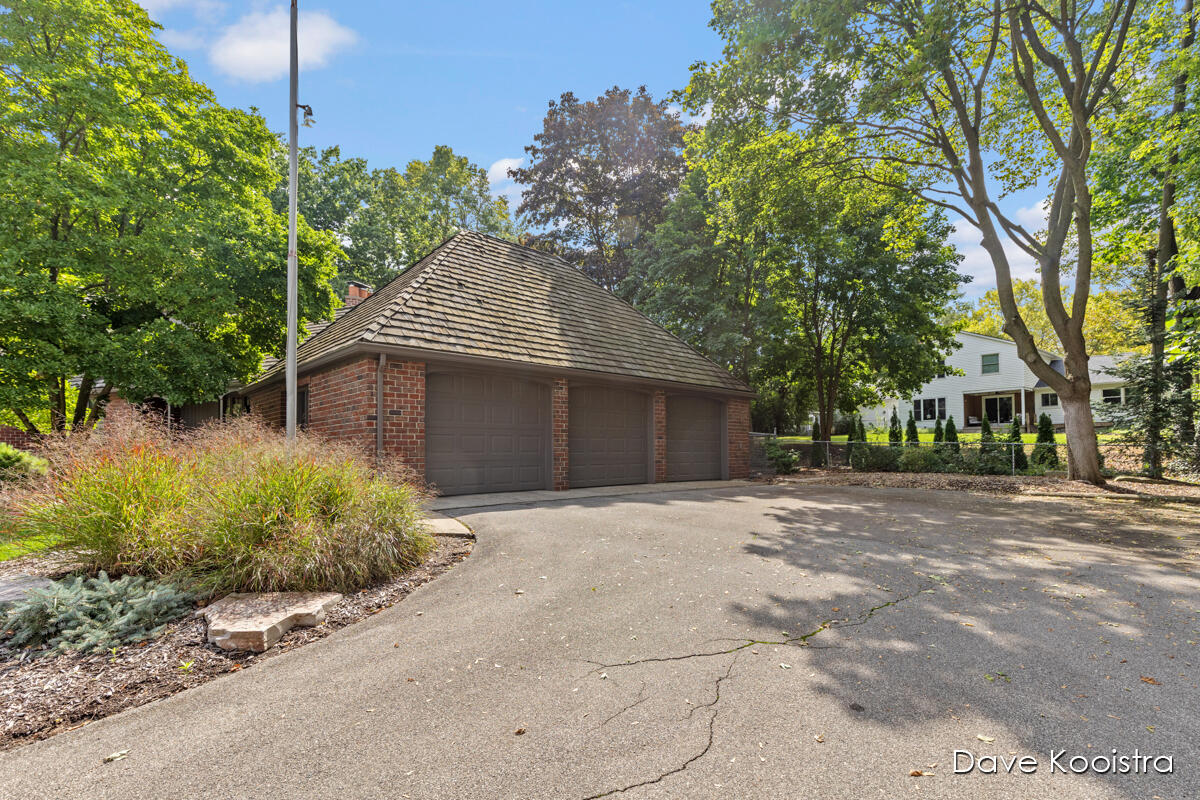 Photo 7 of 76 of 2616 Greentree Drive SE house