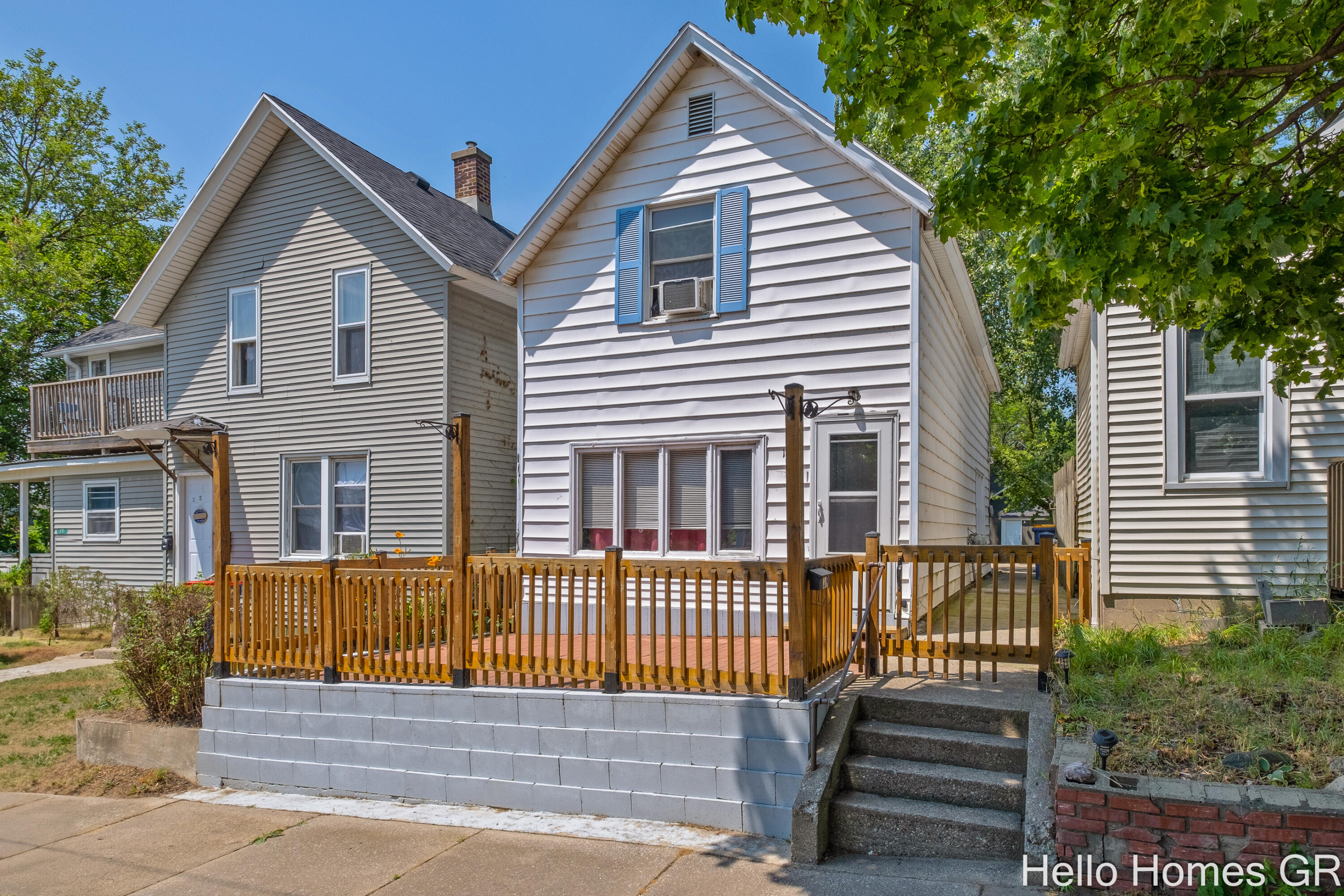 Photo 1 of 32 of 19 Caledonia Street NE house