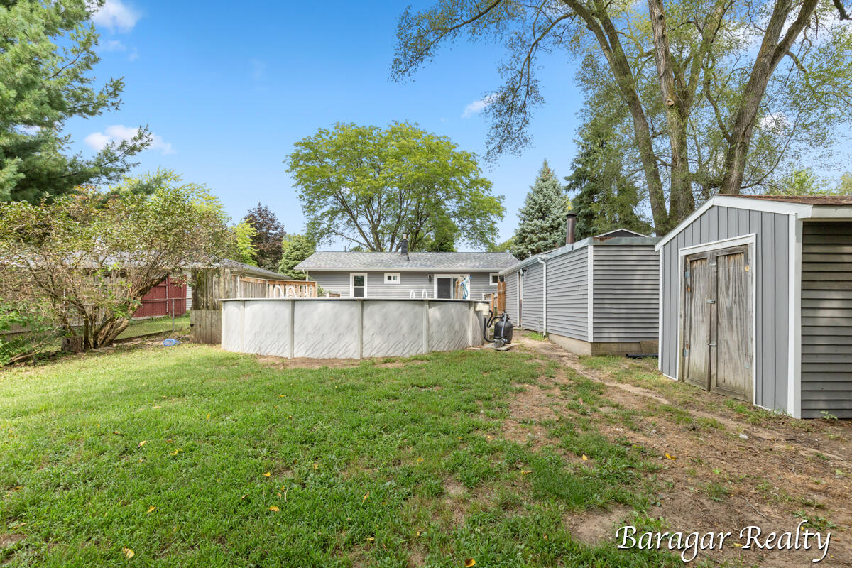 Photo 17 of 21 of 1626 Matilda Street NE house