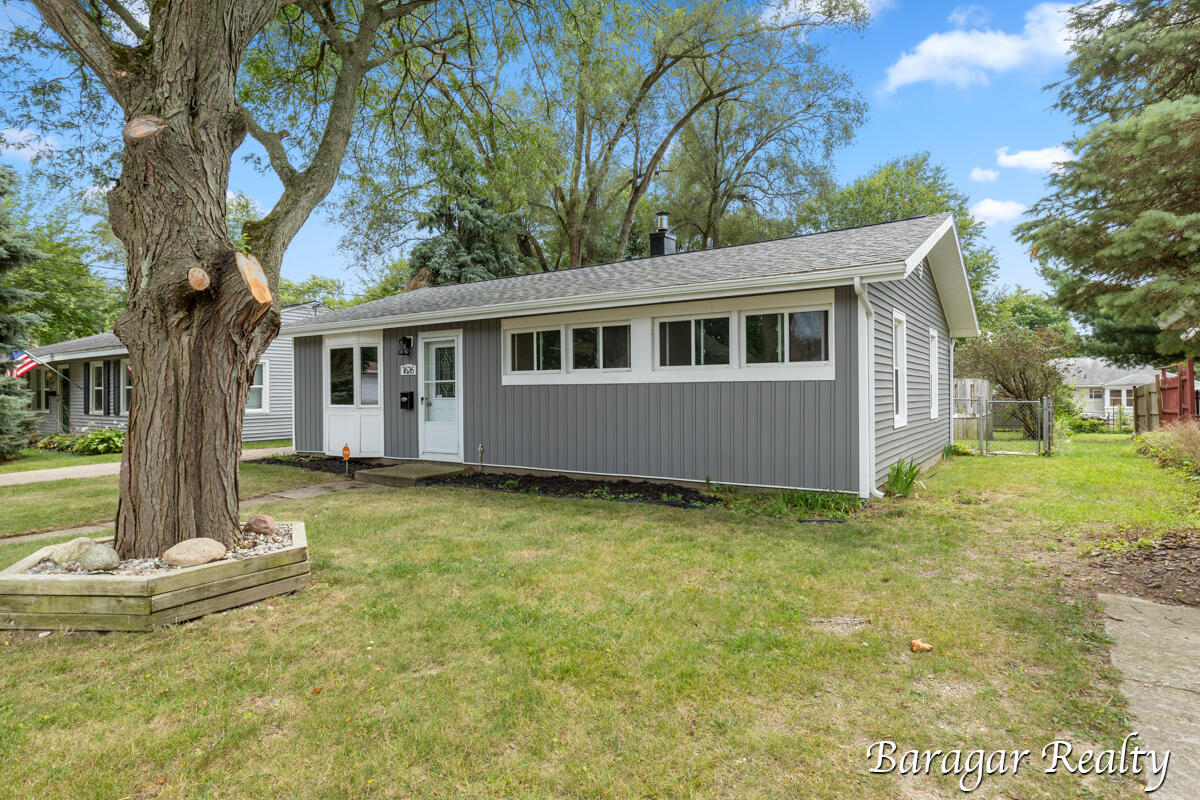 Photo 3 of 21 of 1626 Matilda Street NE house