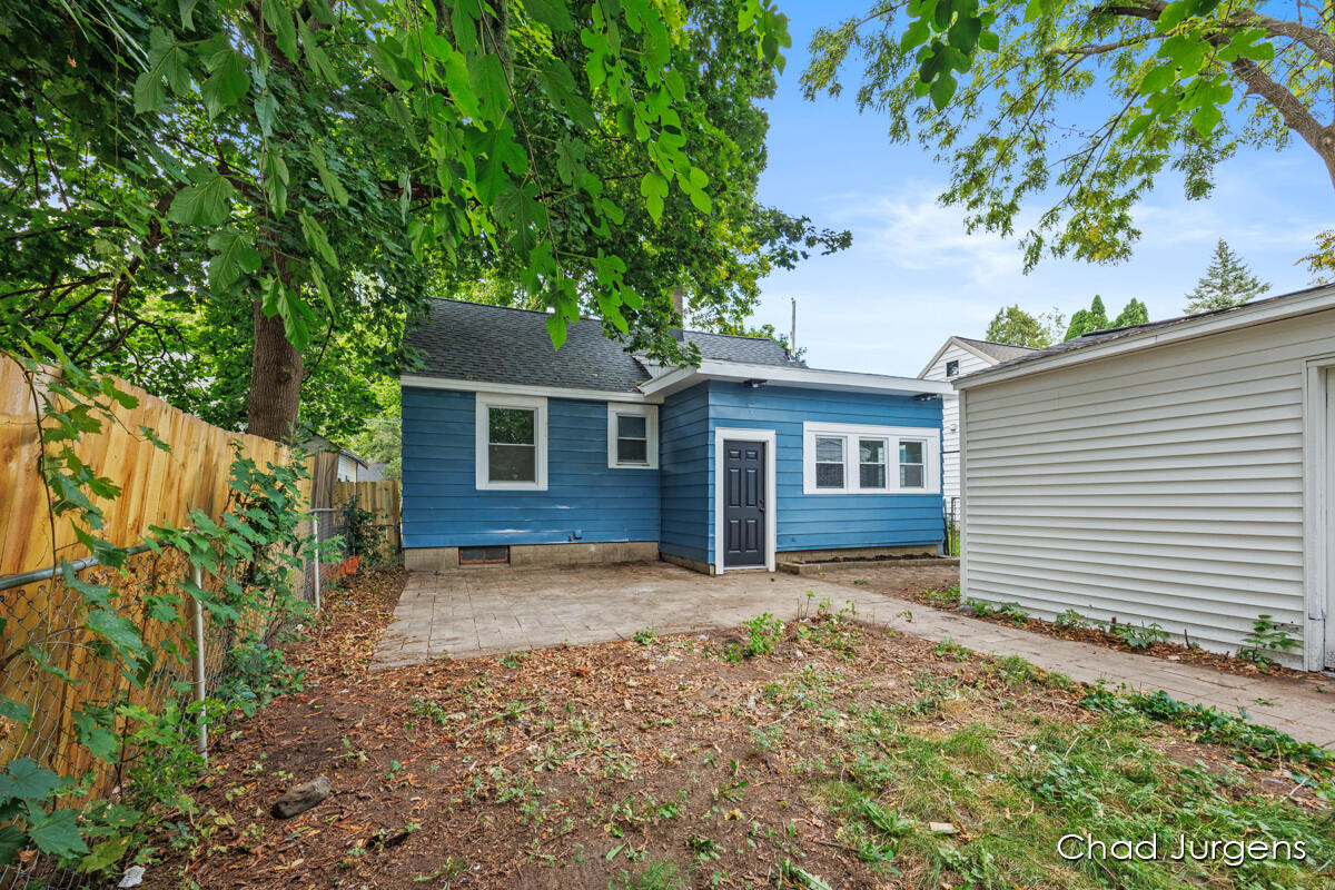 Photo 18 of 19 of 312 Coldbrook Street NE house