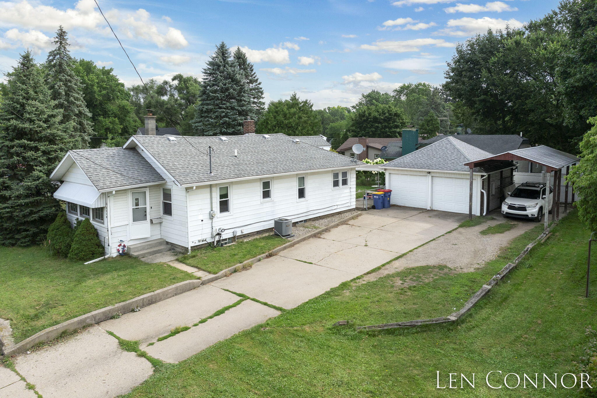 Photo 1 of 36 of 2118 Fuller Avenue NE house