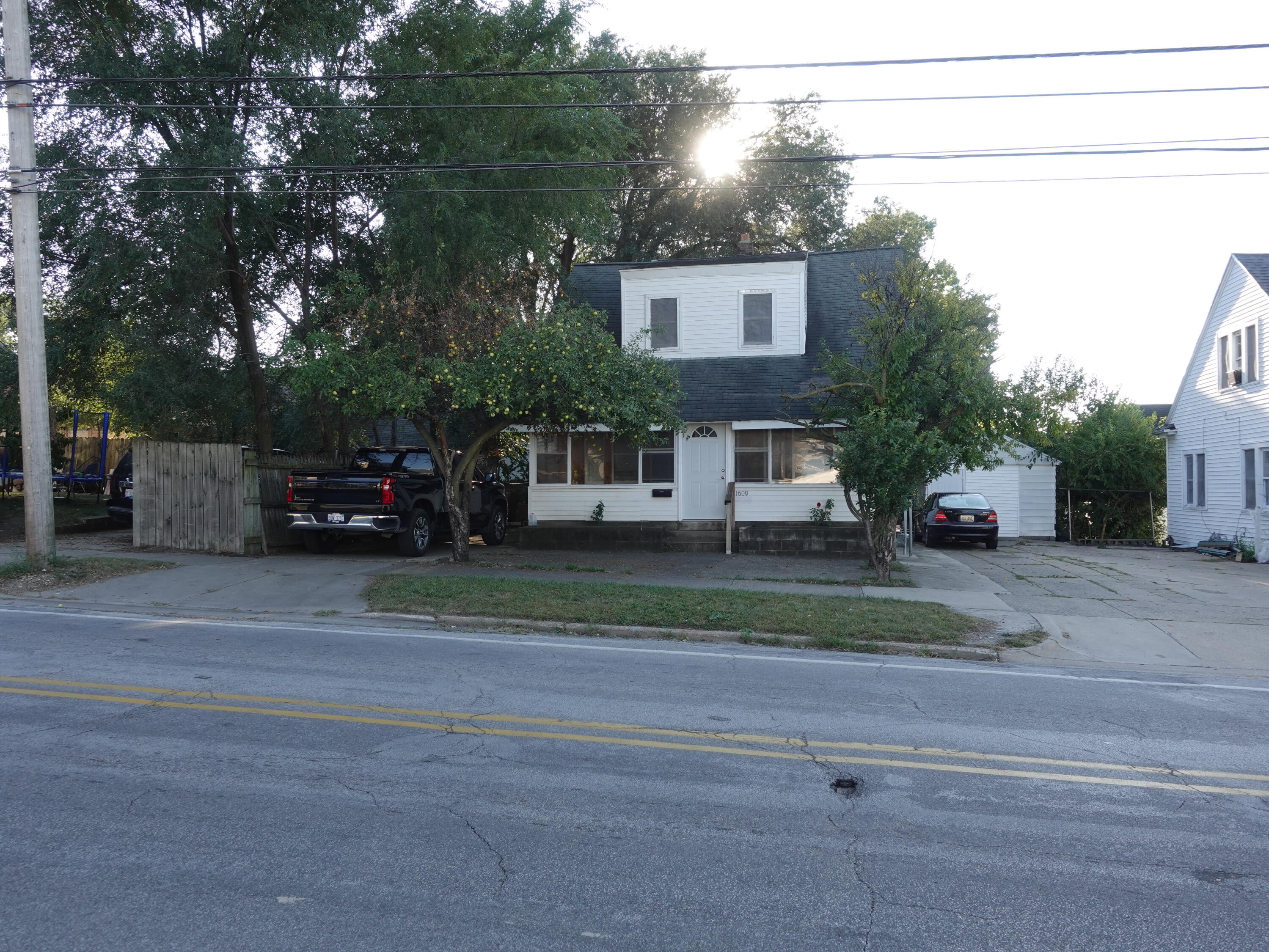 Photo 3 of 35 of 1609 Buchanan Avenue SW house