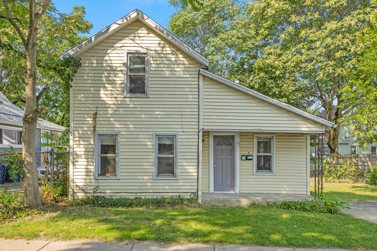 Photo 1 of 20 of 15 Congress Avenue SE house