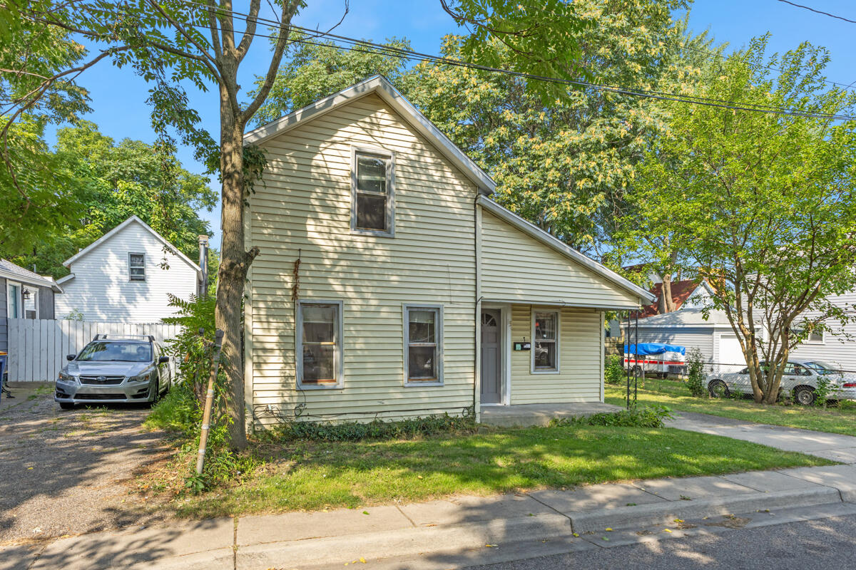 Photo 2 of 20 of 15 Congress Avenue SE house