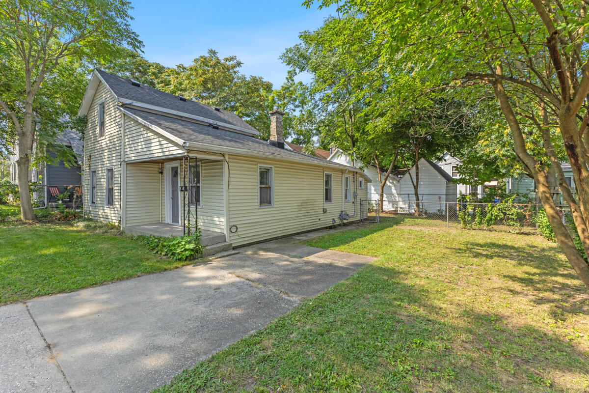 Photo 4 of 20 of 15 Congress Avenue SE house