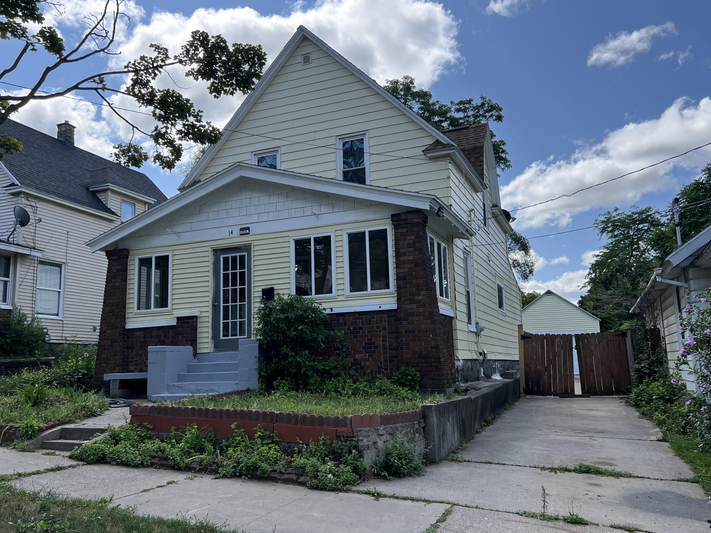 Photo 1 of 34 of 14 Palmer Street NW house