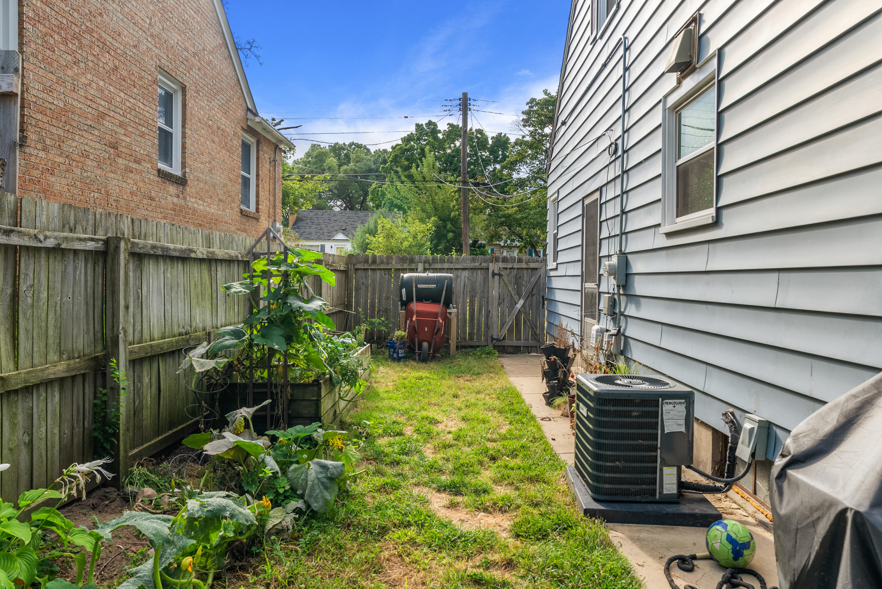 Photo 11 of 45 of 876 Burke Avenue NE house