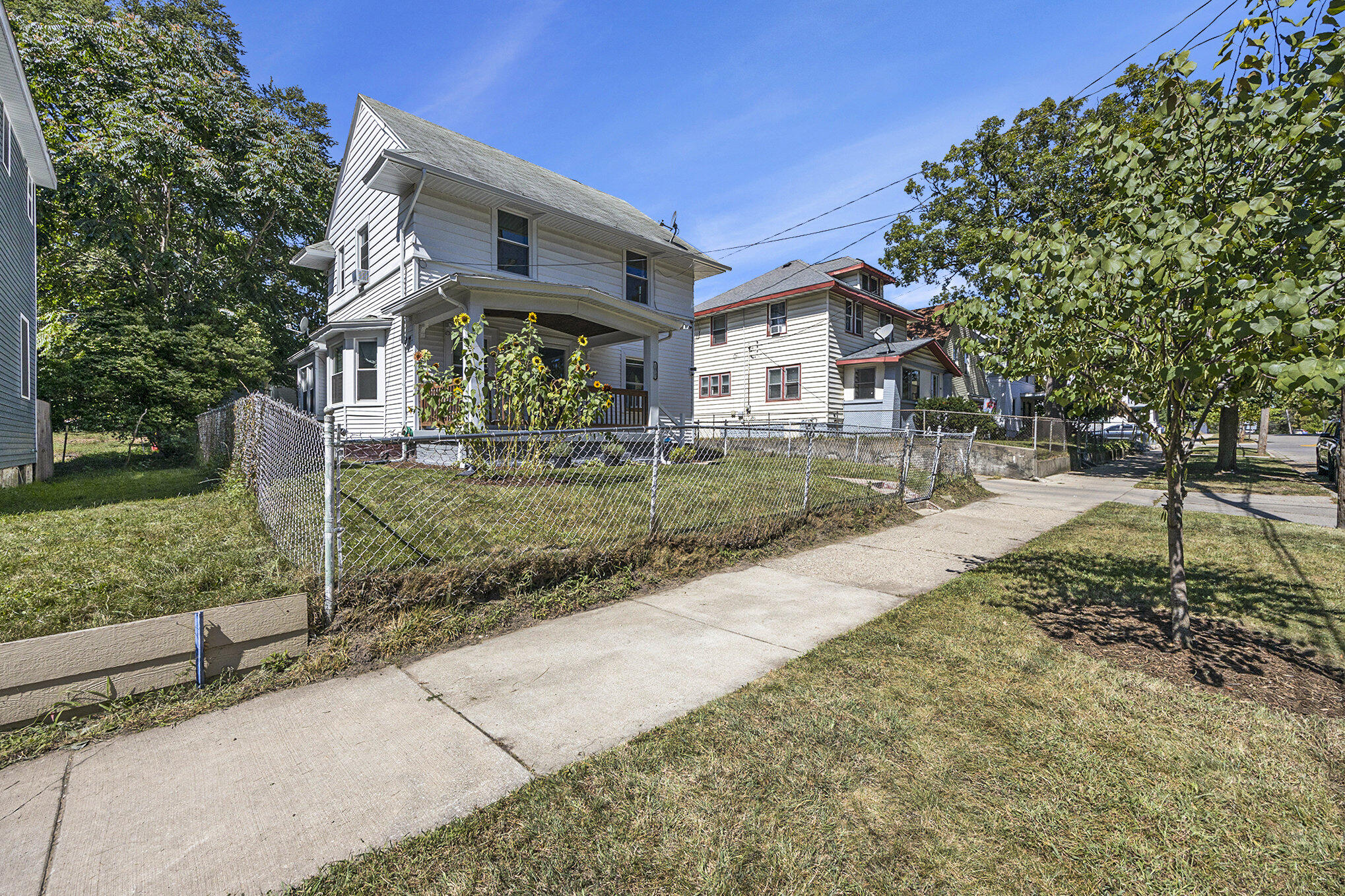 Photo 4 of 28 of 1017 Union Avenue SE house