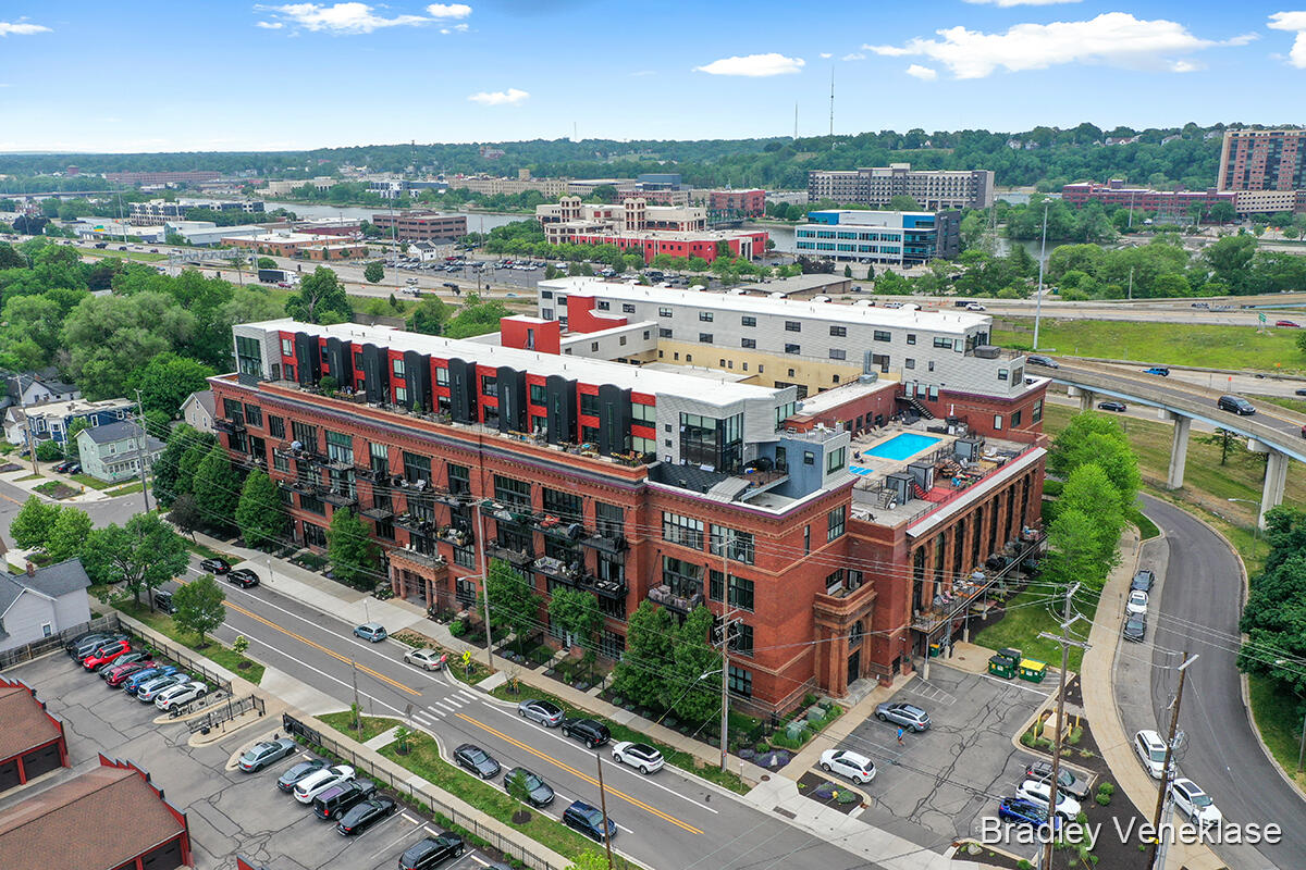 Photo 20 of 26 of 600 Broadway Avenue NW 414 condo