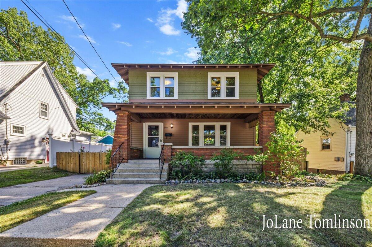 Photo 1 of 21 of 940 Merrifield Street SE house