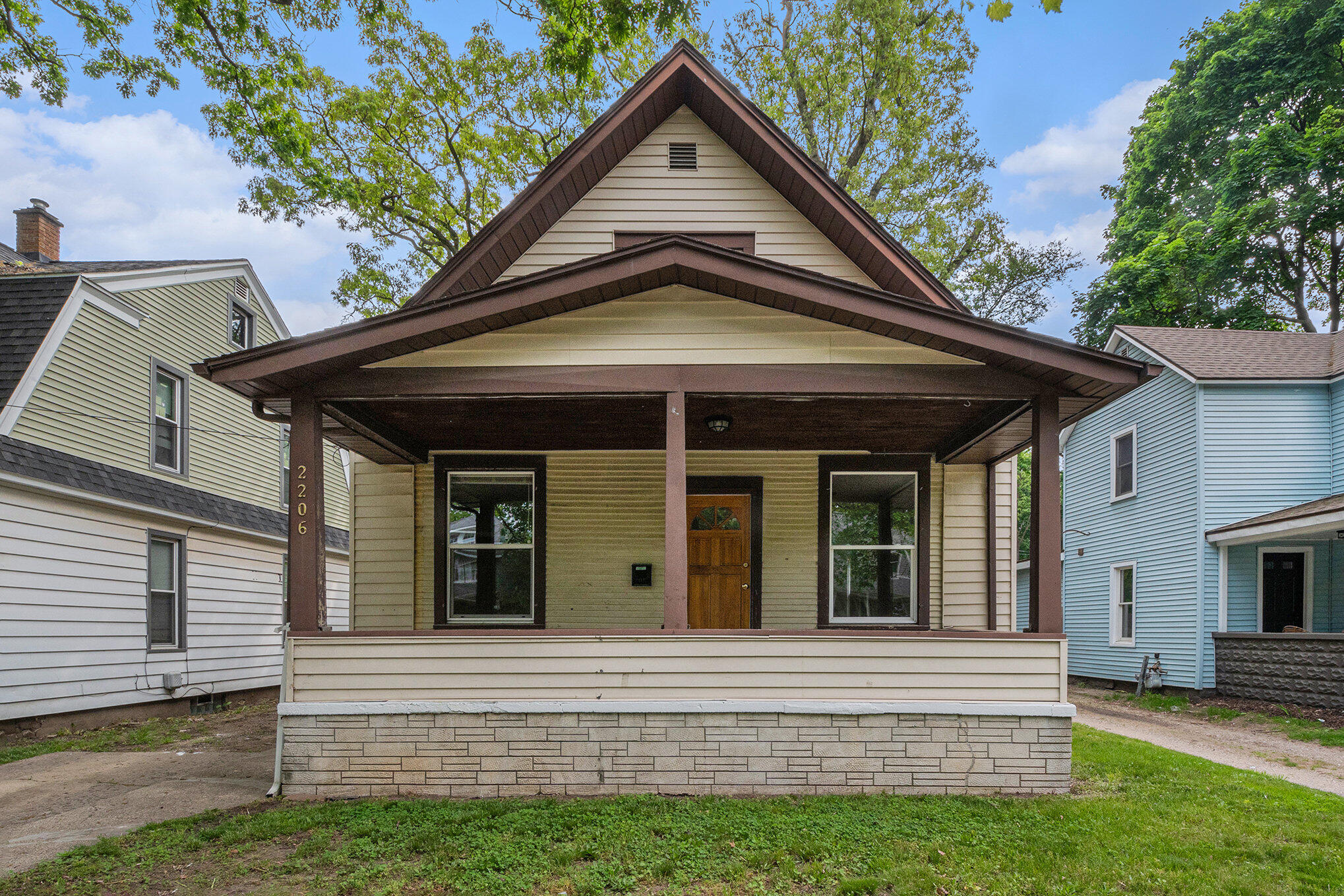 Photo 1 of 24 of 2206 Francis Avenue SE house