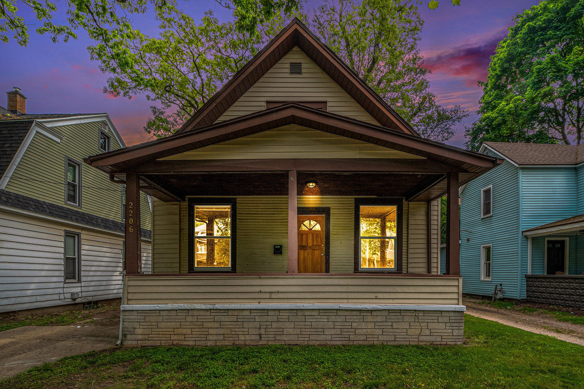 Photo 2 of 24 of 2206 Francis Avenue SE house