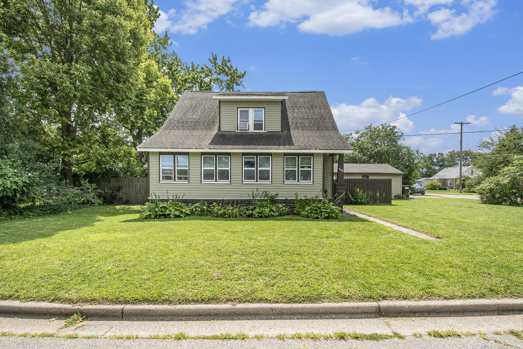 Photo 1 of 29 of 2982 Gable Street SW house