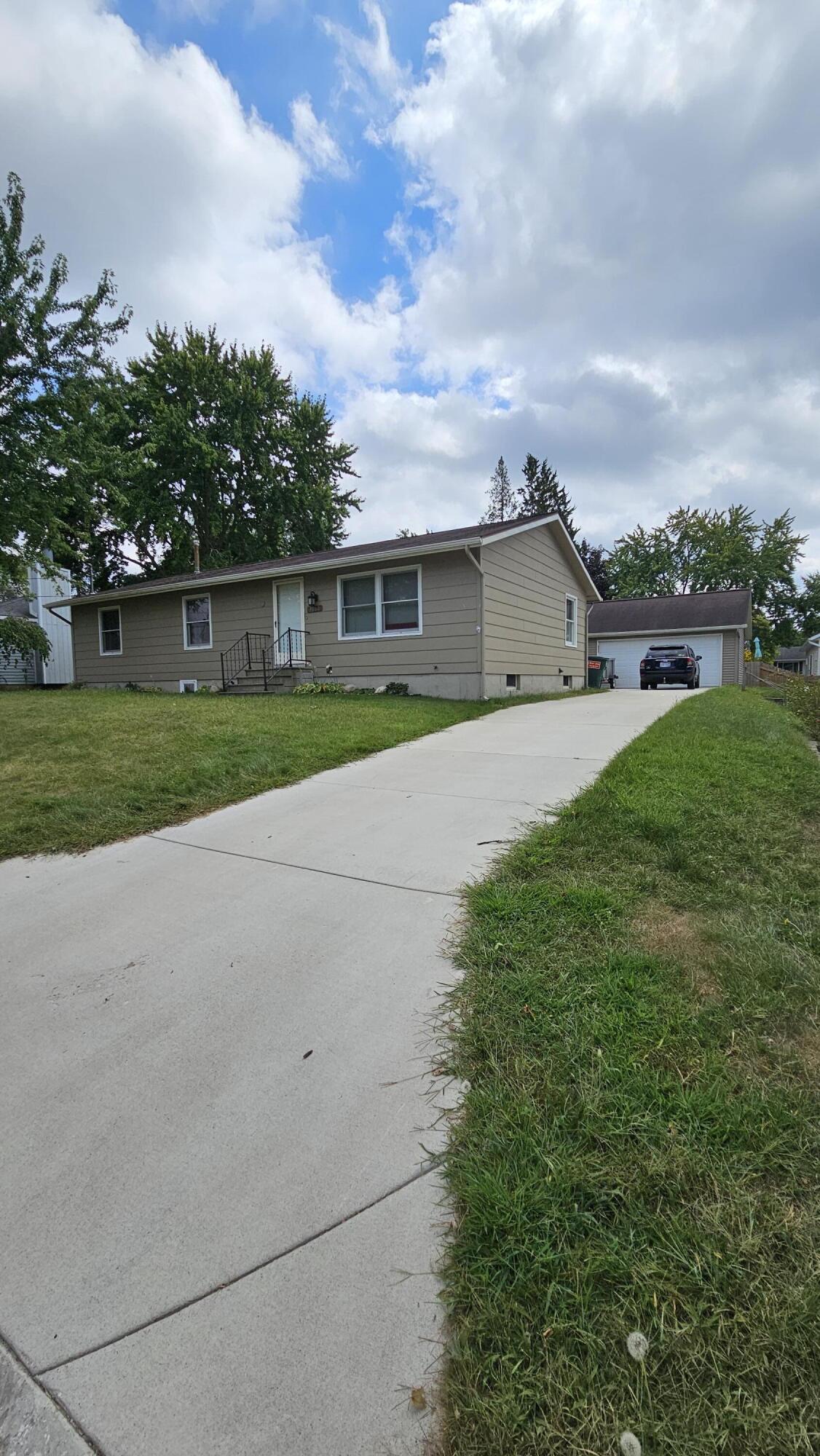 Photo 1 of 2 of 3080 Gable Street SW house